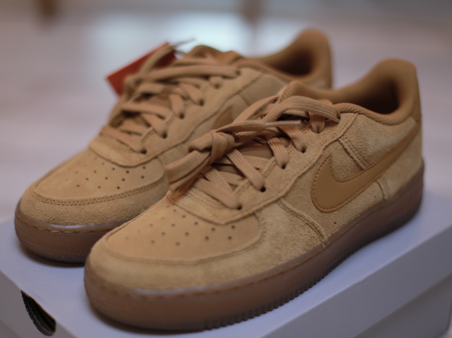 (GS) Nike Air Force 1 Low Wheat 착용 스타일 - 2