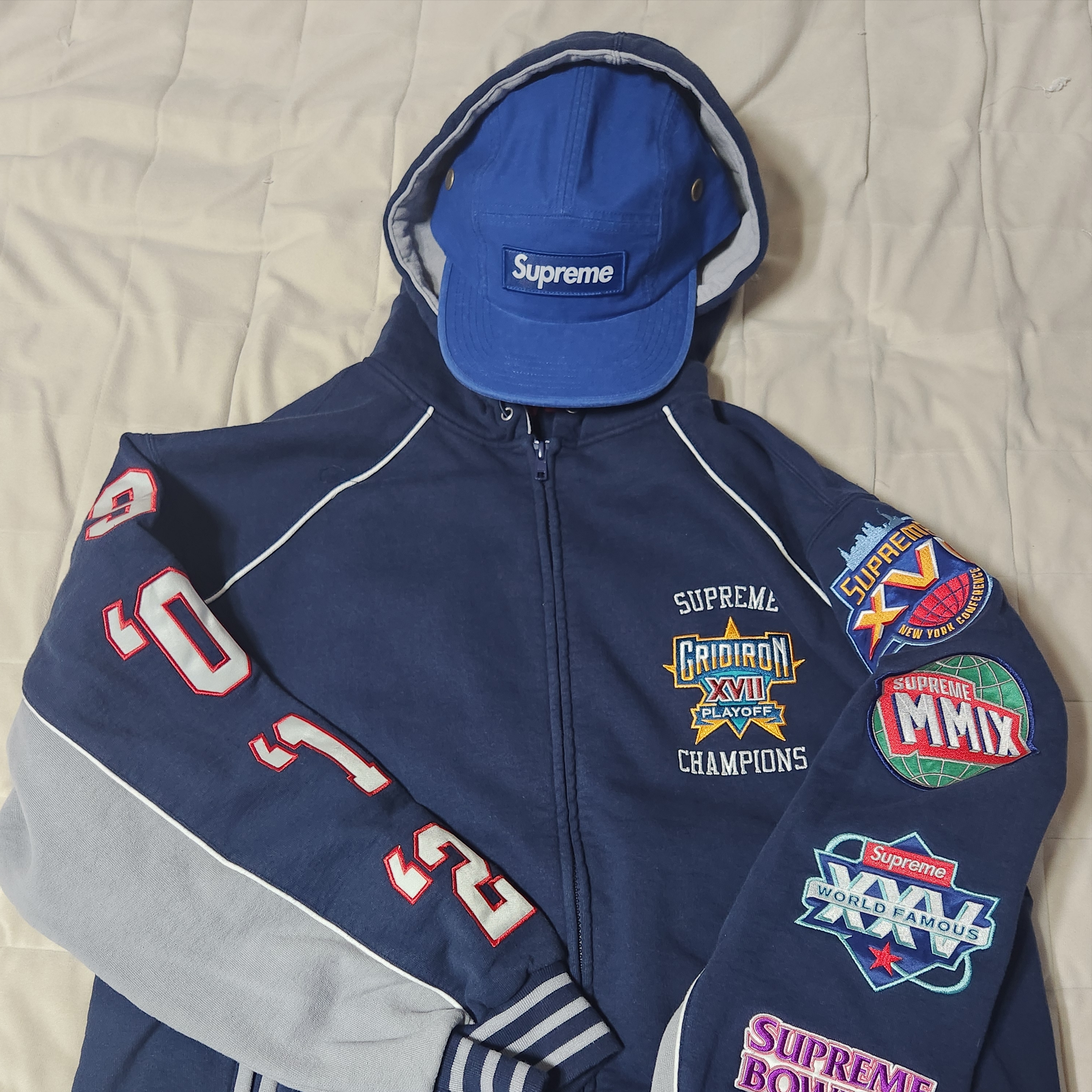 Supreme Playoffs Zip Up Hooded Sweatshirt Navy - 25SS, Supreme Military Camp Cap Dark Royal - 25SS 착용 스타일 - 3
