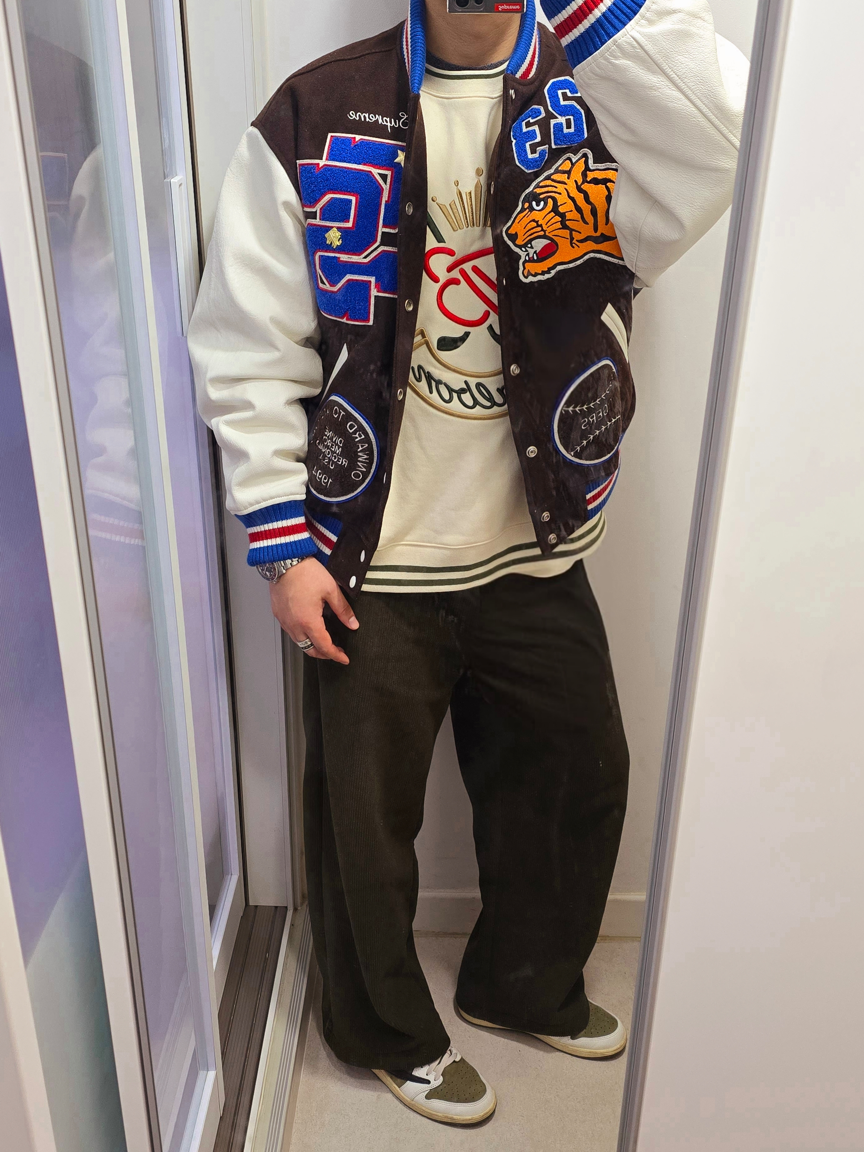 Supreme Tiger Varsity Jacket Brown - 23FW, Jordan 1 x Travis Scott Retro Low OG SP Reverse Olive 착용 스타일