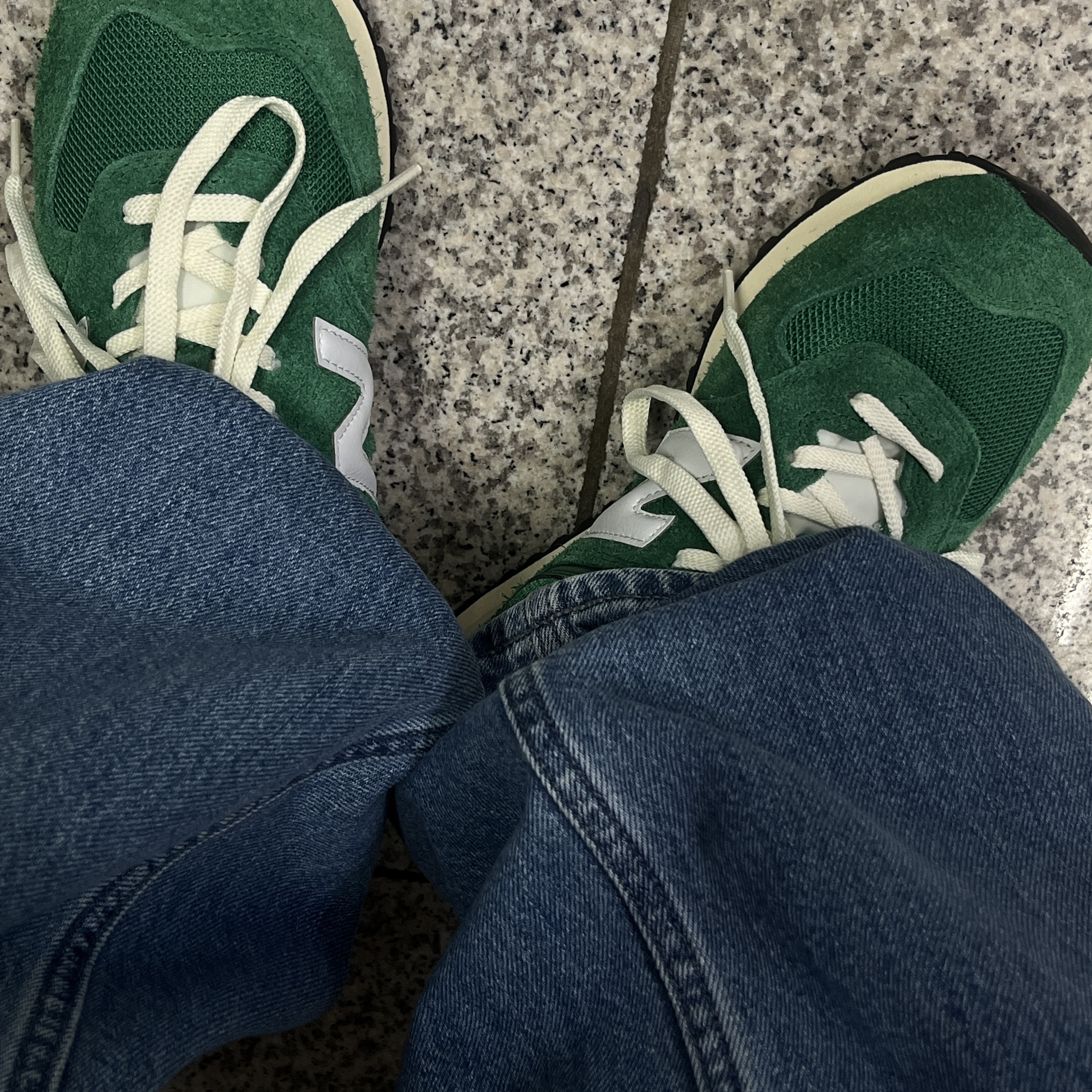 New Balance 574 Heritage Grass Green 착용 스타일 - 2