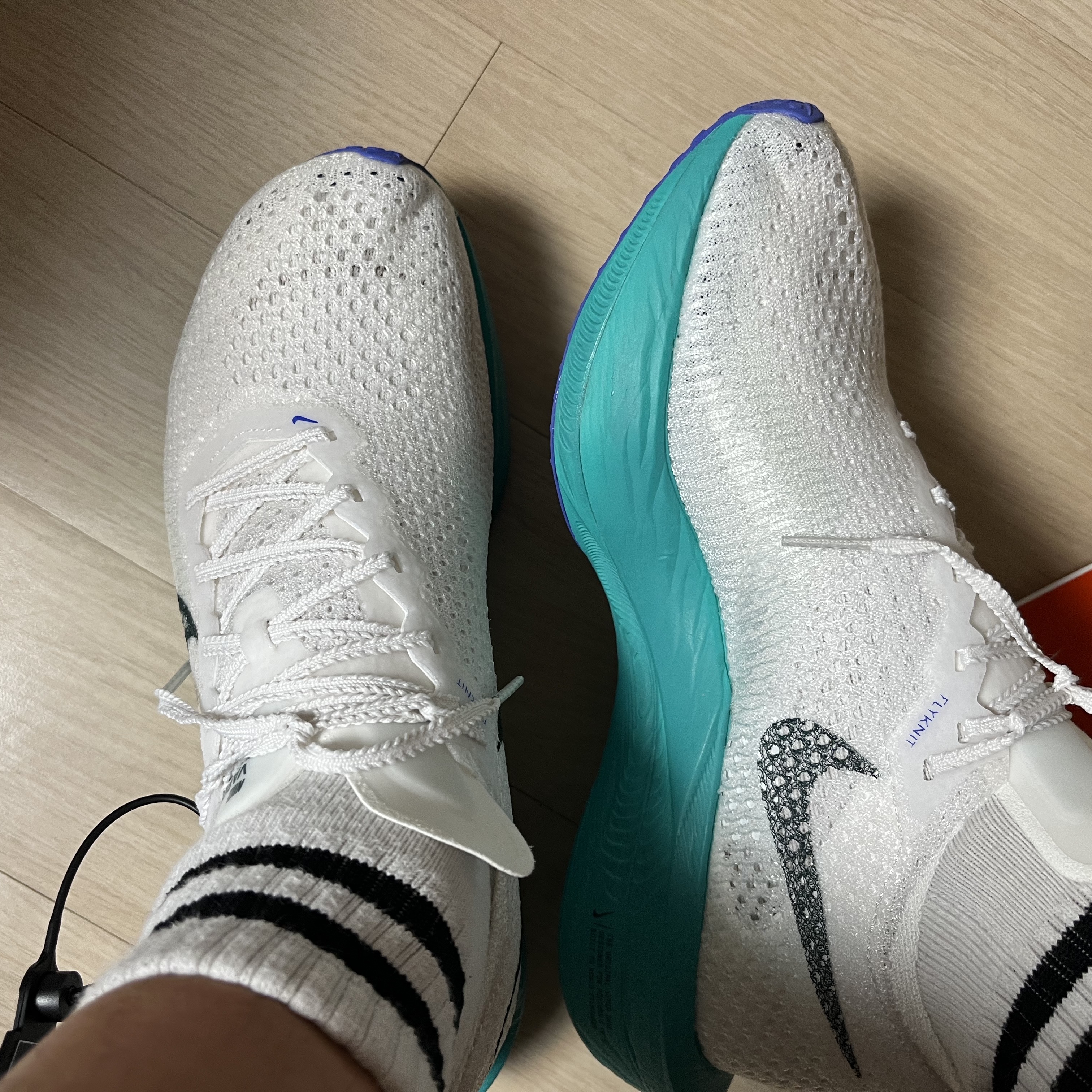 Nike ZoomX Vaporfly Next% 3 White Deep Jungle 착용 스타일 - 9