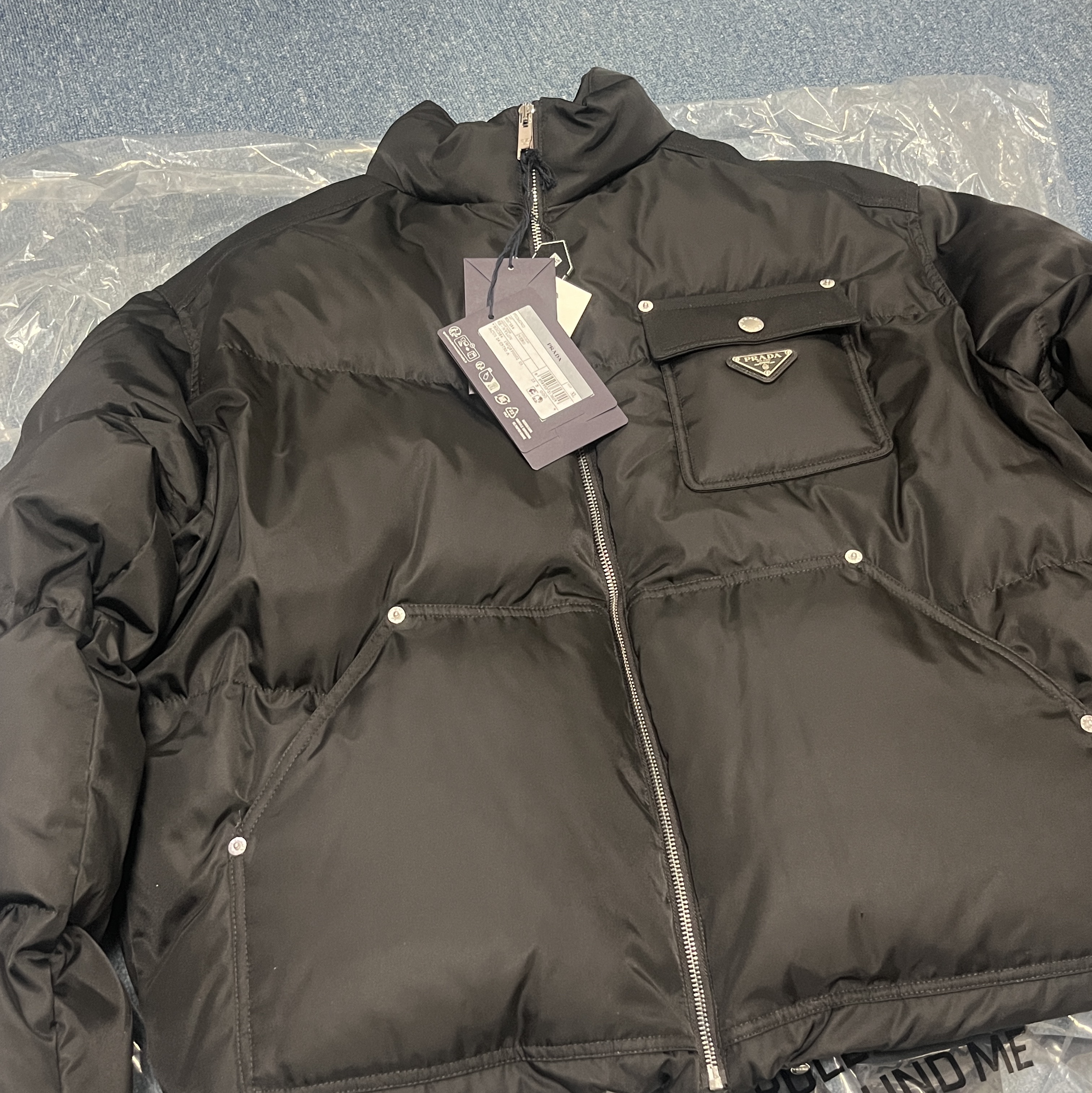 Prada Re-Nylon Crop Down Jacket Black 착용 스타일