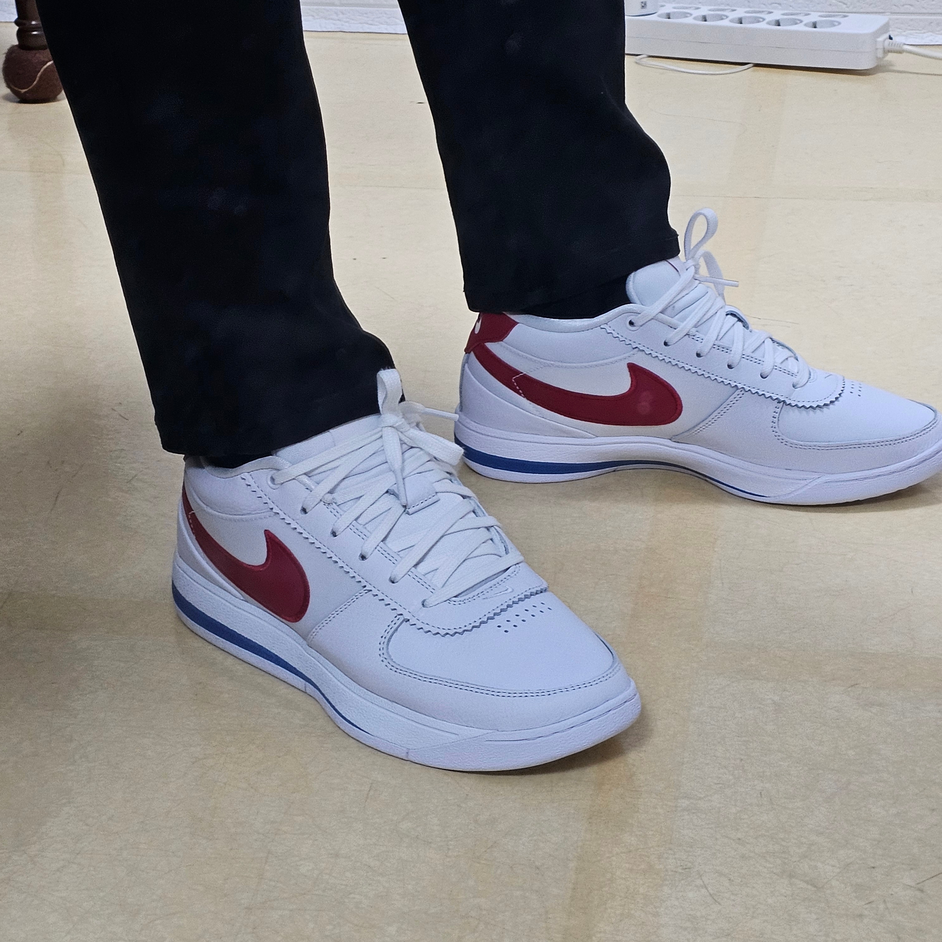 Nike Book 1 EP Forrest Gump 착용 스타일