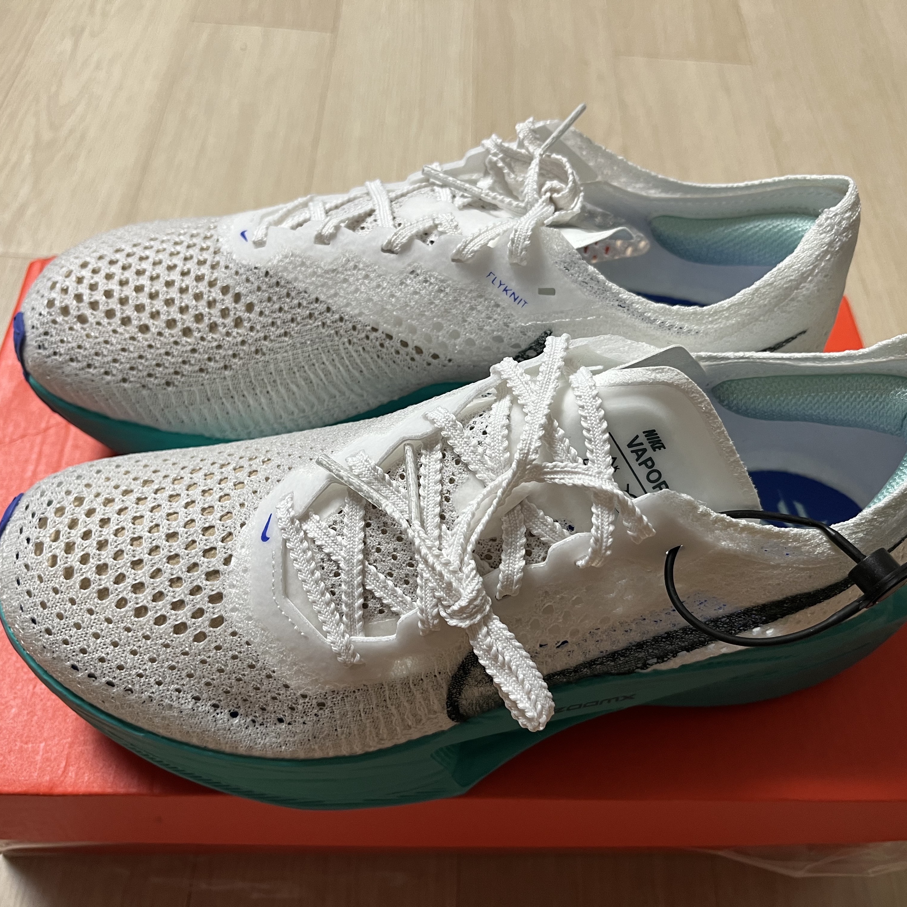 Nike ZoomX Vaporfly Next% 3 White Deep Jungle 착용 스타일 - 3