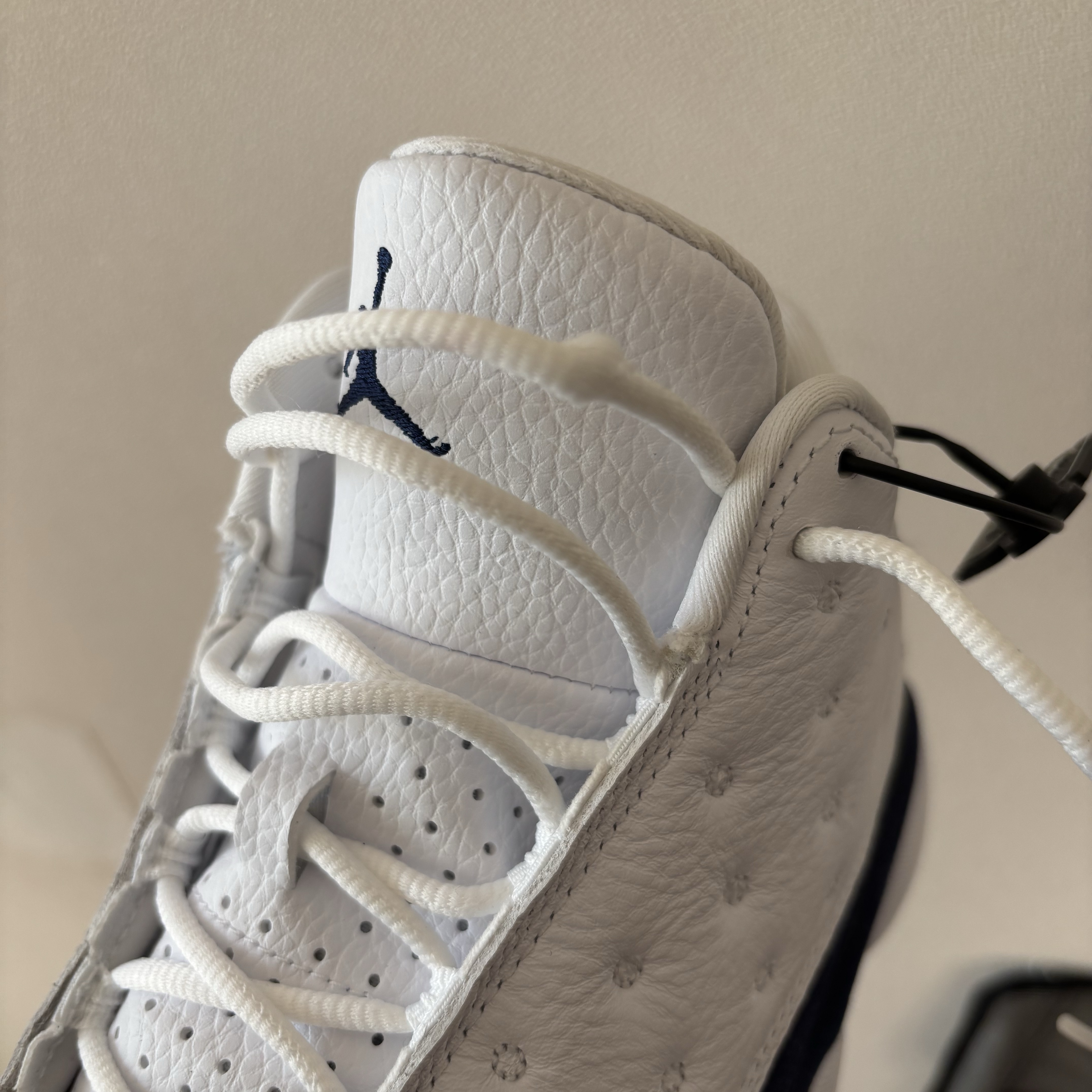 Jordan 13 Retro White and Midnight Navy 착용 스타일 - 2