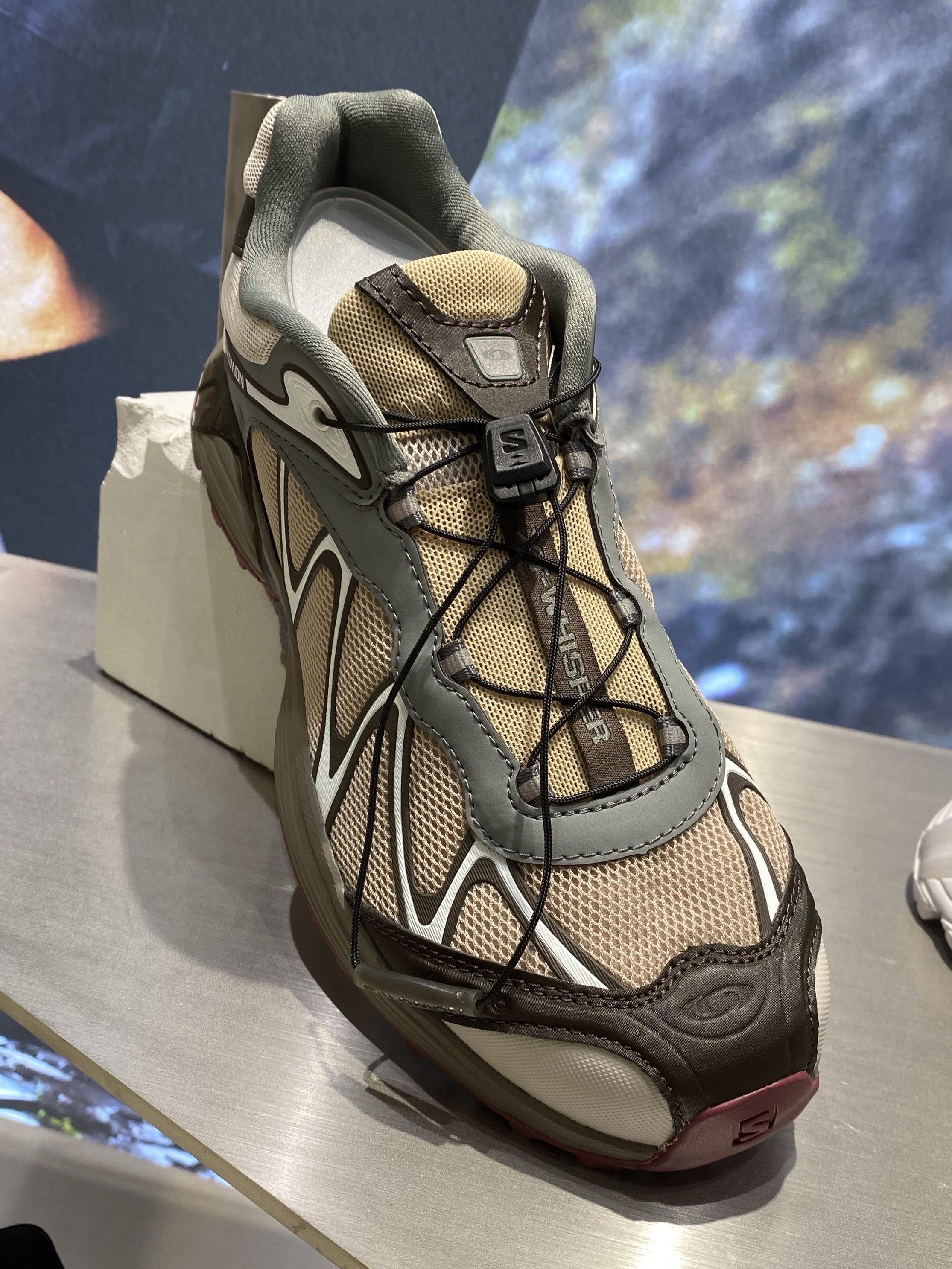 Salomon XT-Whisper Oxford Tan Sedona Sage 착용 스타일 - 2