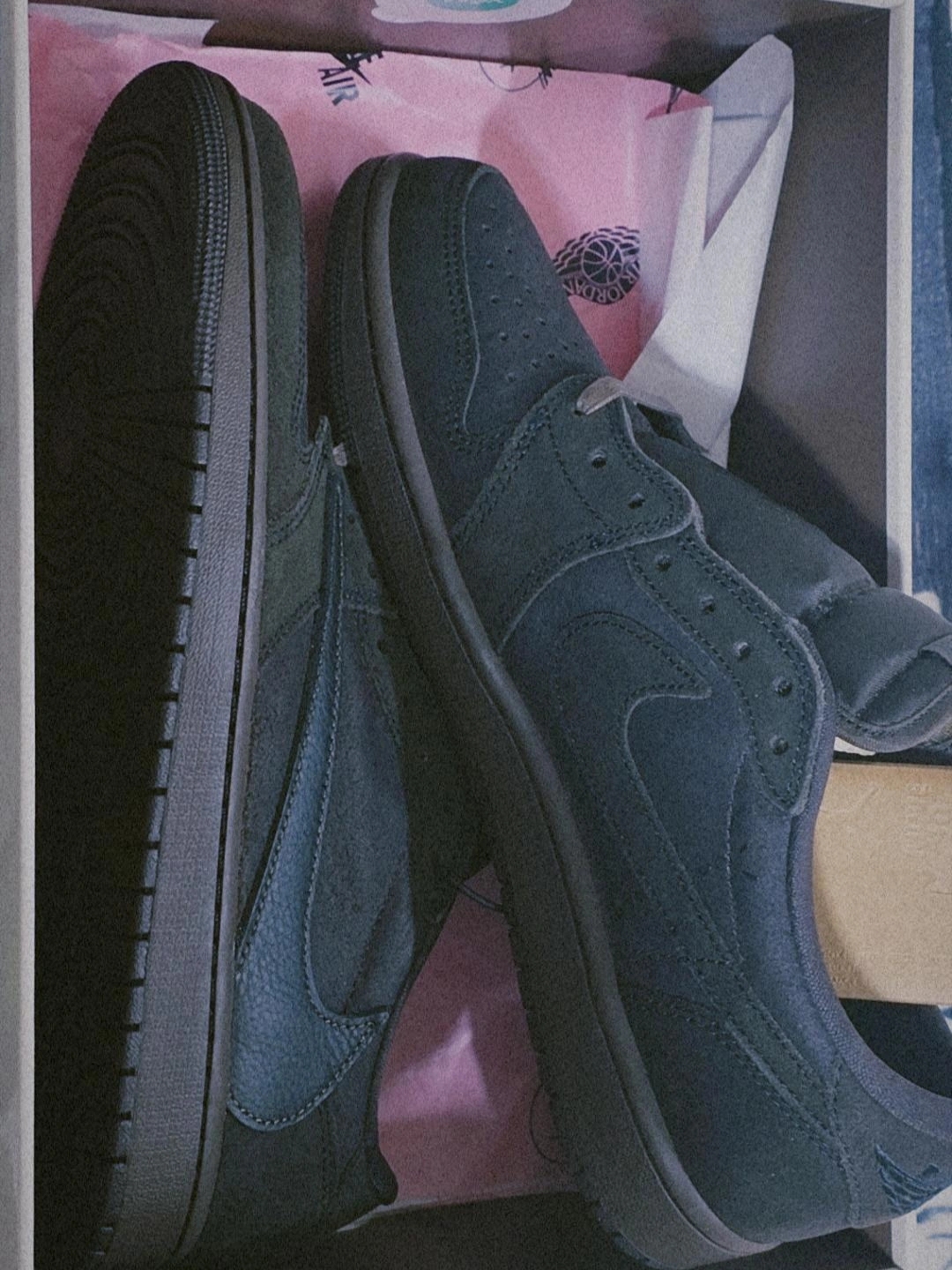 Jordan 1 x Travis Scott Retro Low OG SP Velvet Brown and Dark Mocha 착용 스타일 - 2