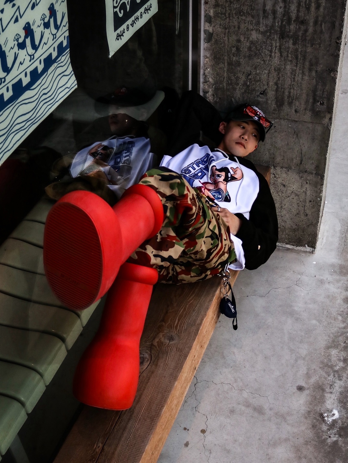 Diesel B-1DR Leather Belt with D Buckle Black, Mischief Rhombus Keyring Black 착용 스타일 - 5