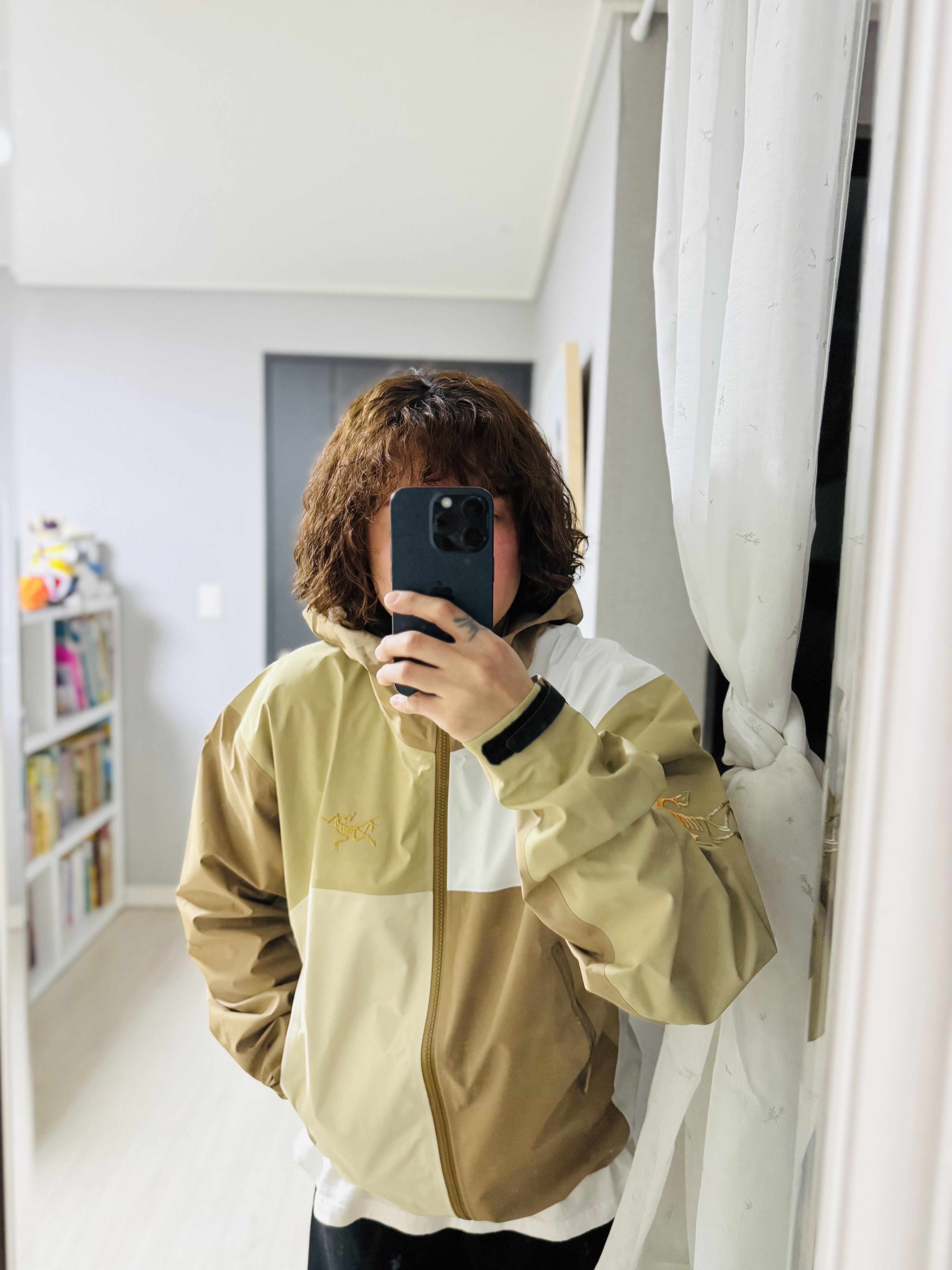 Arc'teryx x Beams Beta Jacket Nagomi, Zara x Ader Error Jogger Pants Black 착용 스타일 - 1
