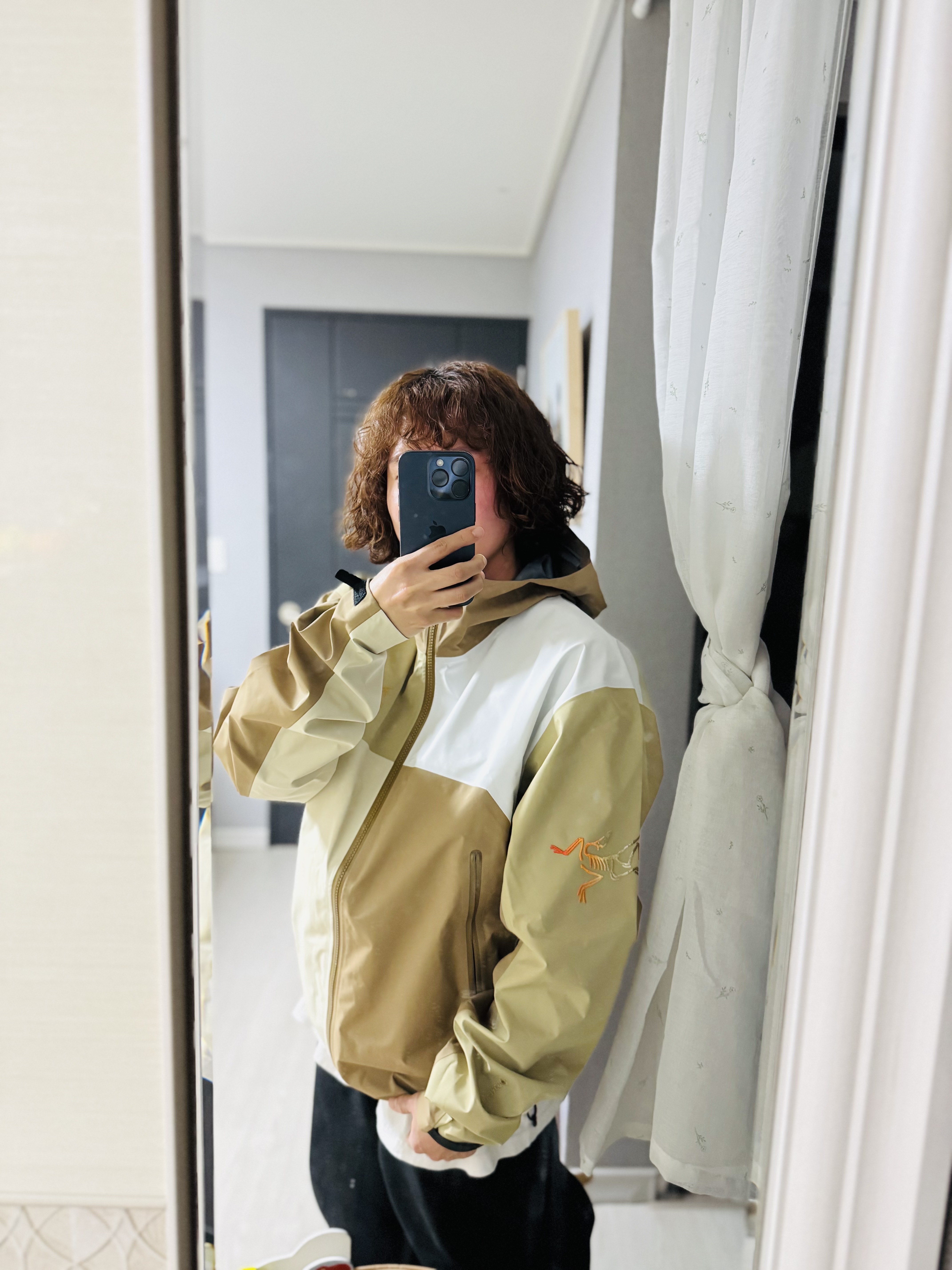 Arc'teryx x Beams Beta Jacket Nagomi, Zara x Ader Error Jogger Pants Black 착용 스타일 - 2