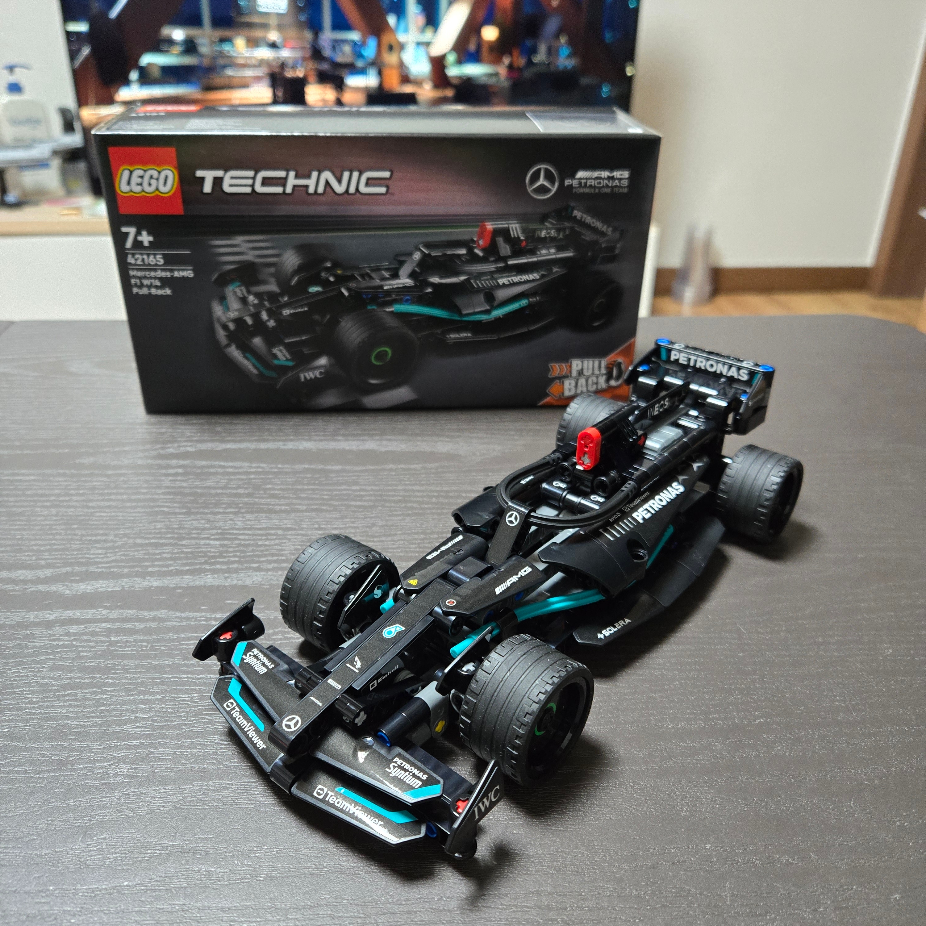 Lego Mercedes-AMG F1 W14 E Performance Pull-Back 착용 스타일 - 1