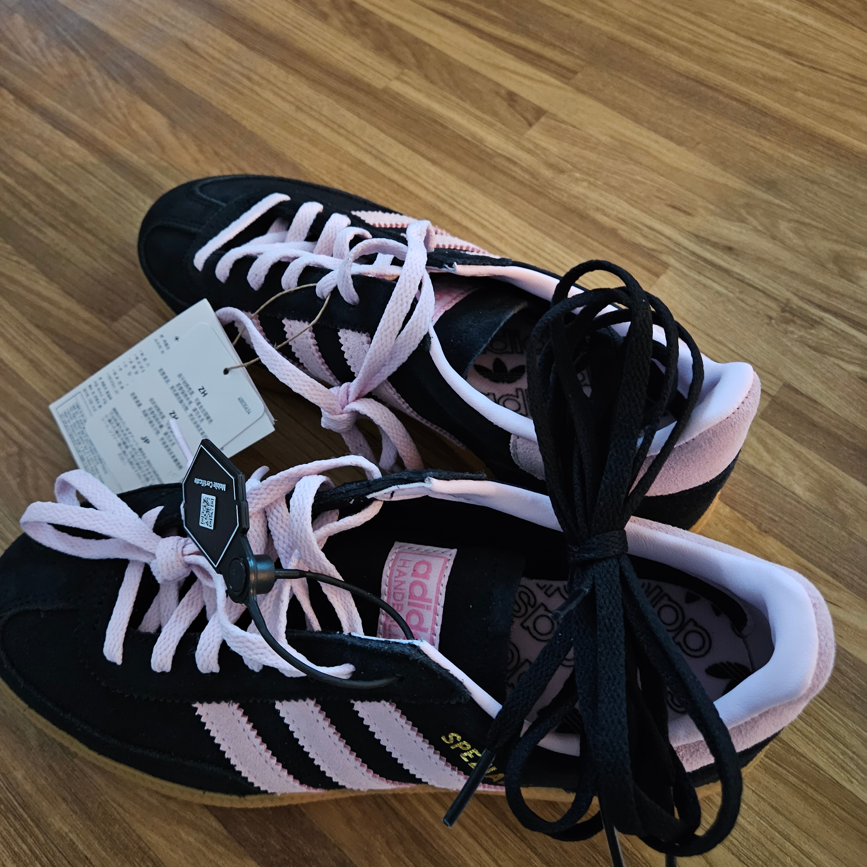 (W) Adidas Spezial Handball Core Black Clear Pink 착용 스타일
