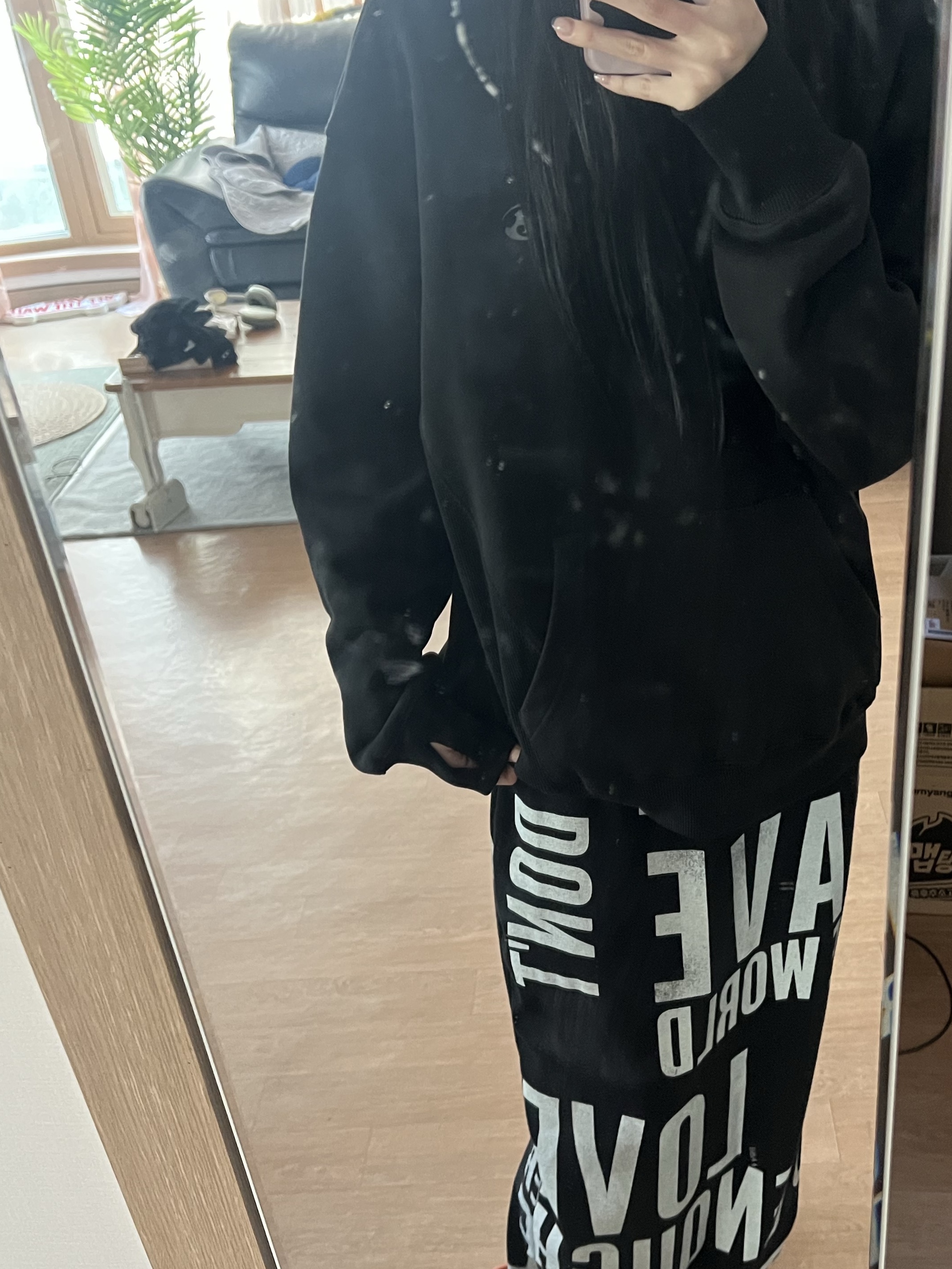 Sansan Gear Logo Hoodie Black - 23FW, Asics Jog 100 S Black - 2E Wide 착용 스타일 - 2