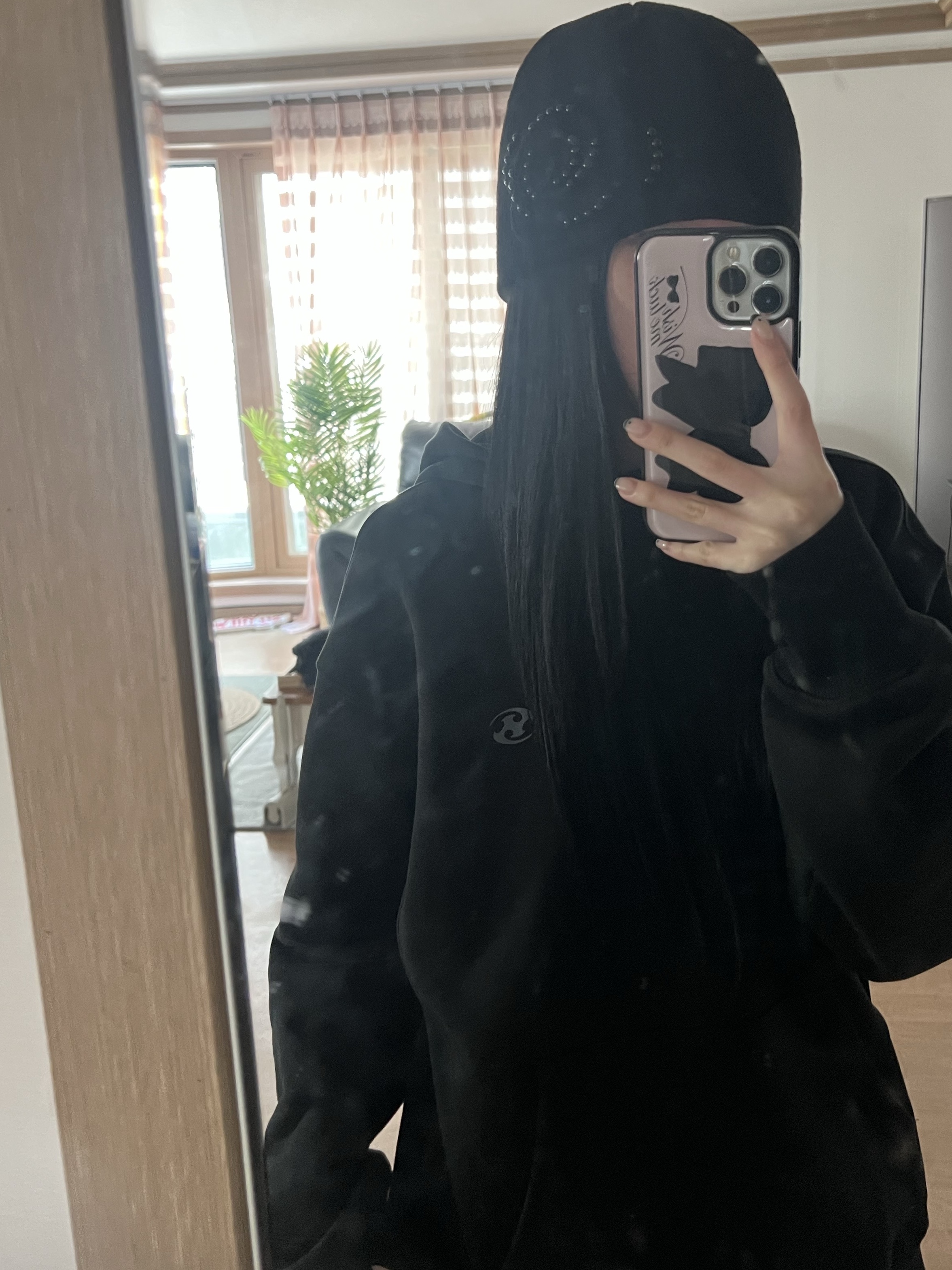 Sansan Gear Logo Hoodie Black - 23FW, Asics Jog 100 S Black - 2E Wide 착용 스타일 - 1