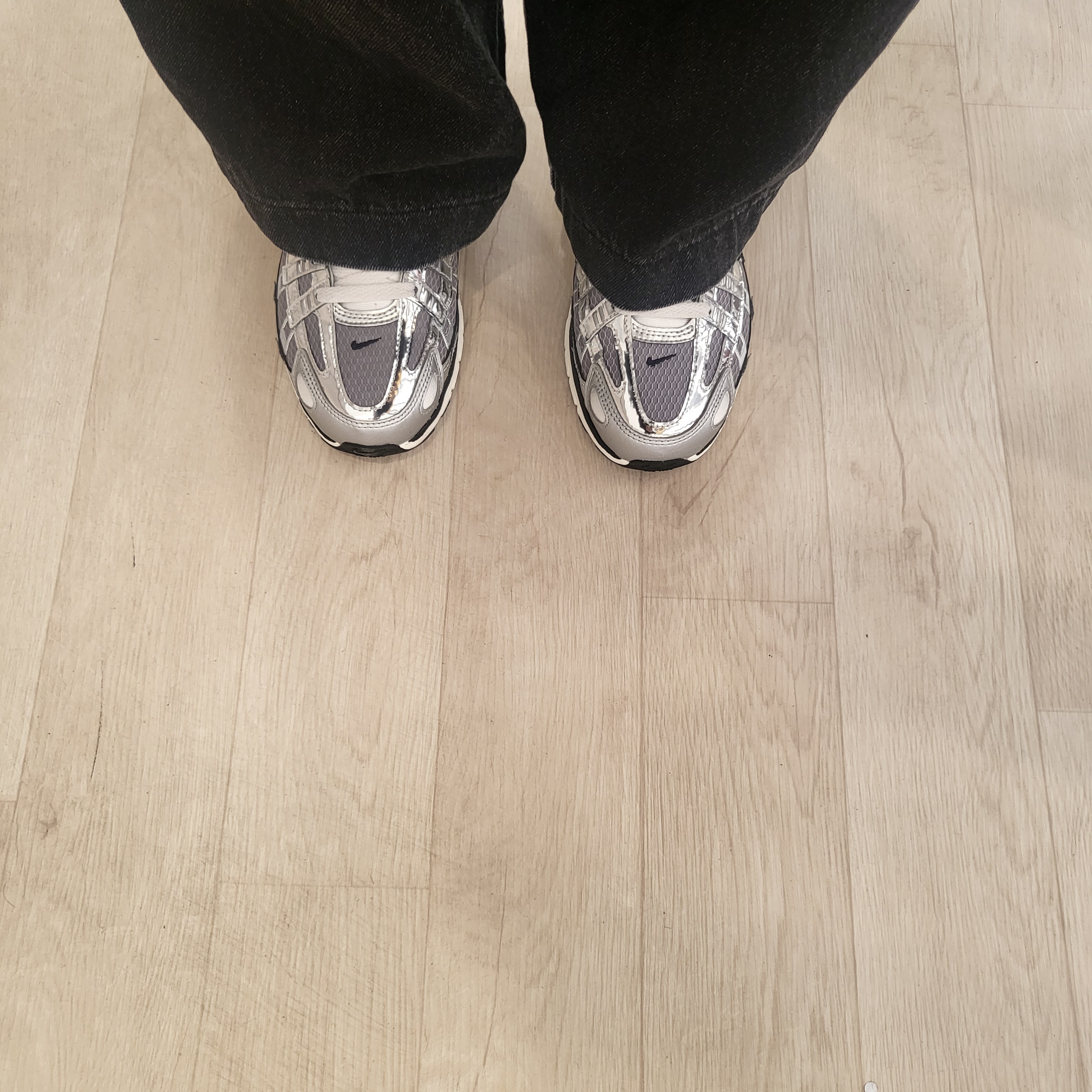 Nike P-6000 Metallic Silver 착용 스타일 - 3