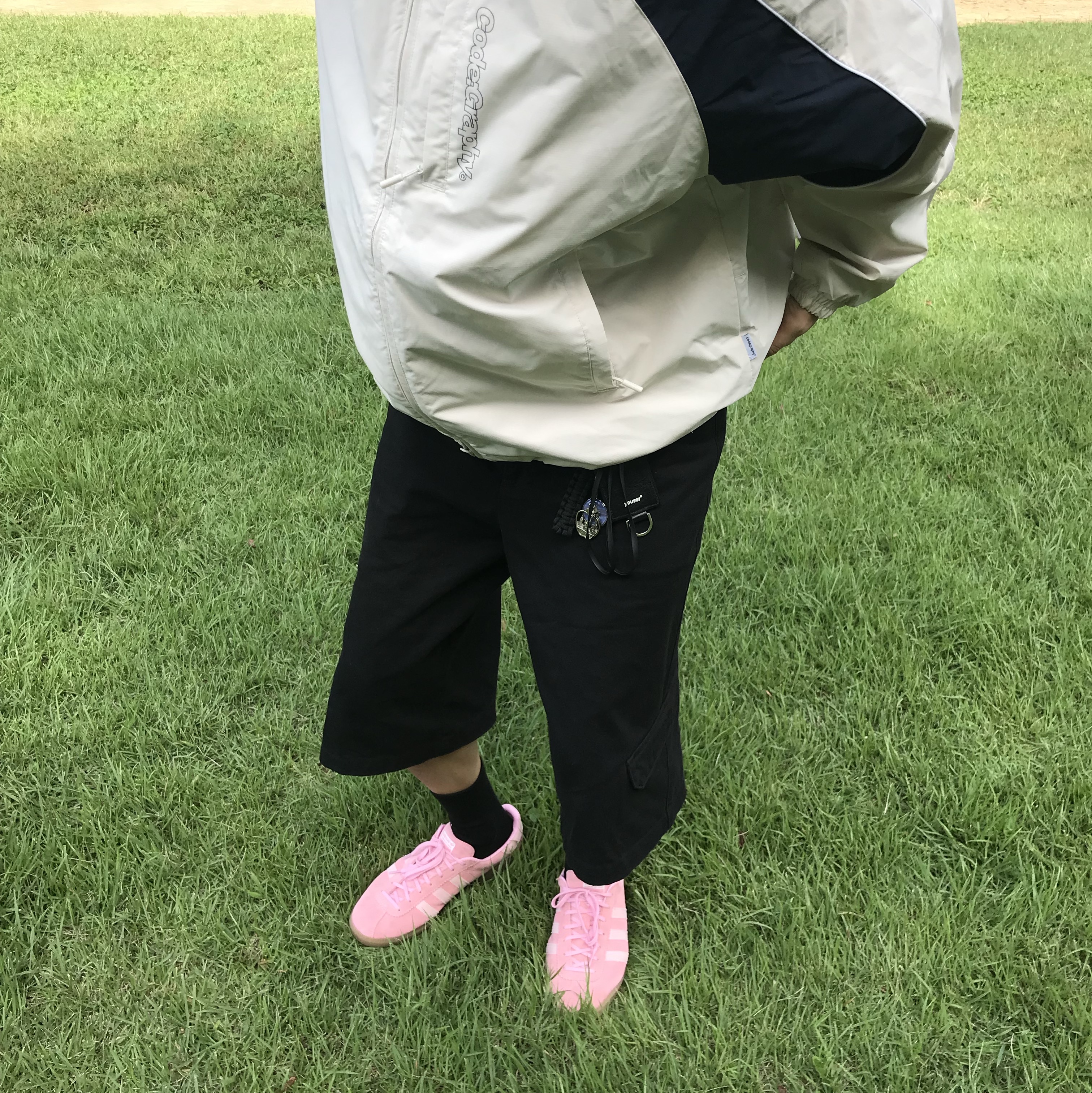 Adidas Bermuda Glow Pink 착용 스타일