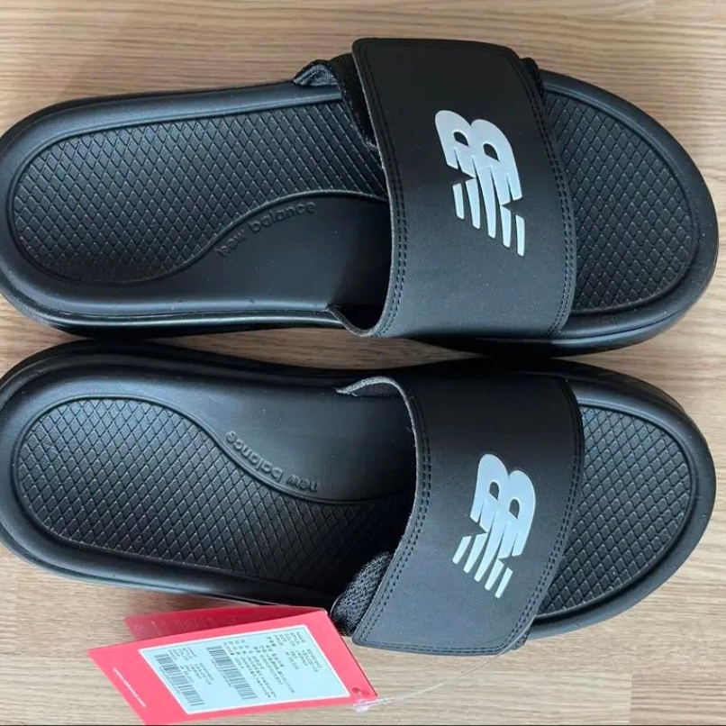New Balance Cushioning Slide Black 착용 스타일