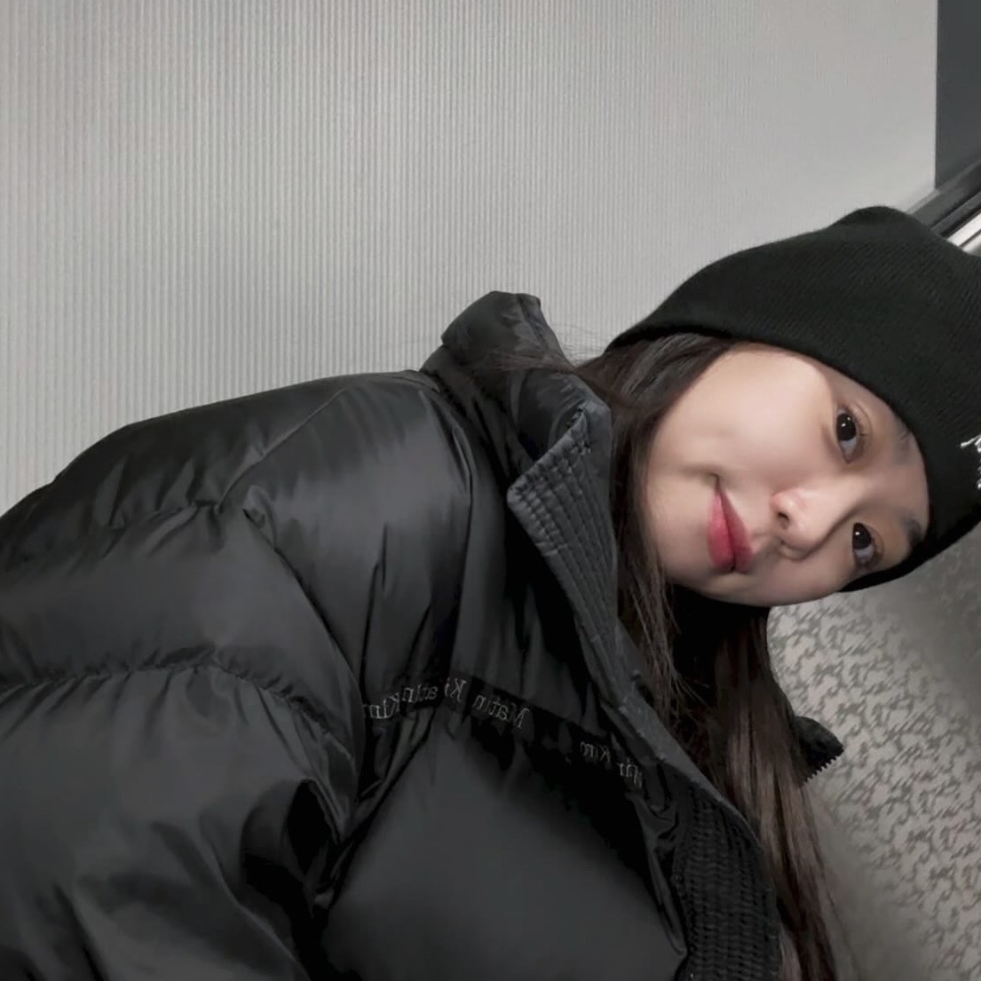 (W) Matin Kim Taping Puffer Down Jumper Black, Stussy Basic Skullcap Beanie Black 착용 스타일