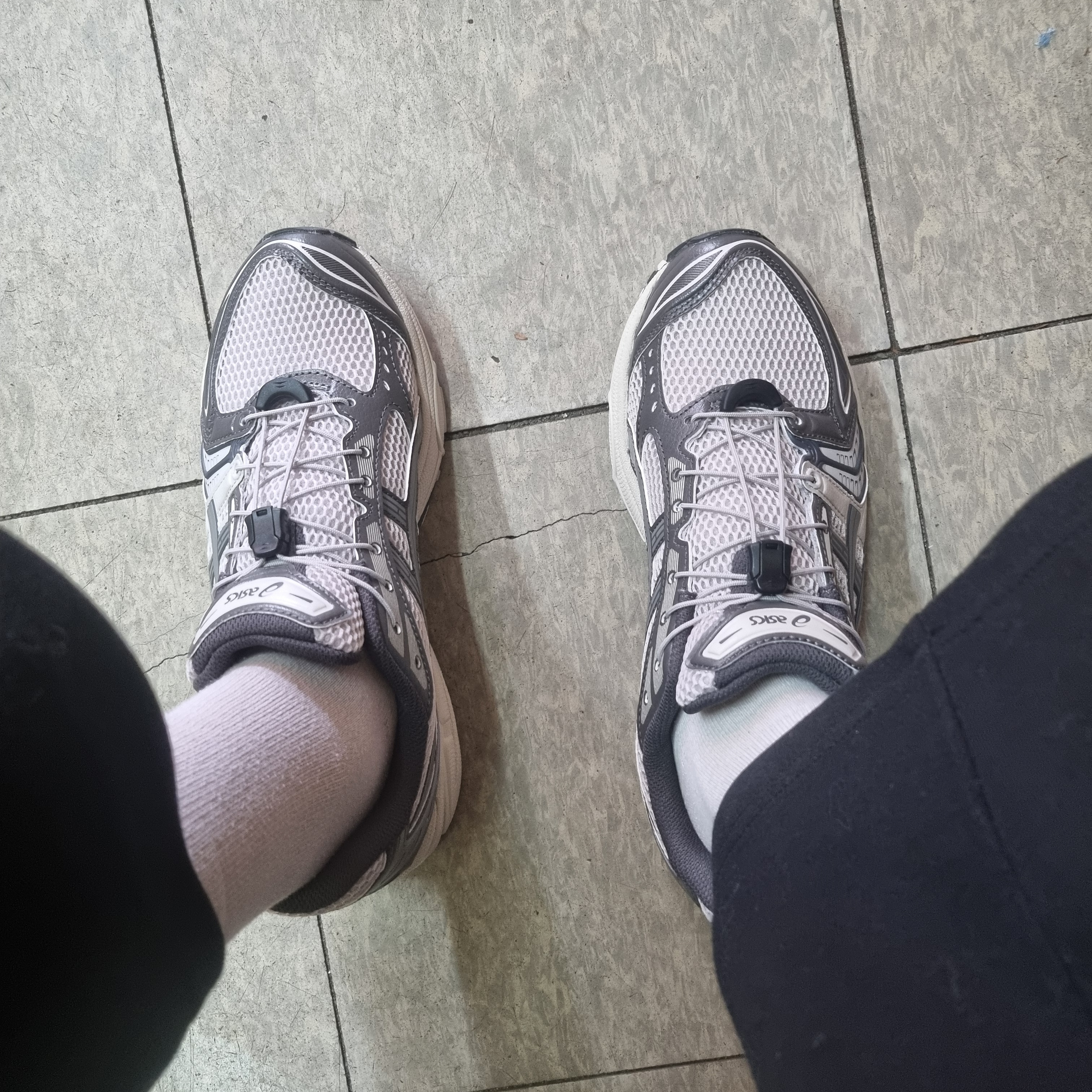 Asics Unlimited Gel-Kayano 14 Oyster Grey Clay Grey 착용 스타일