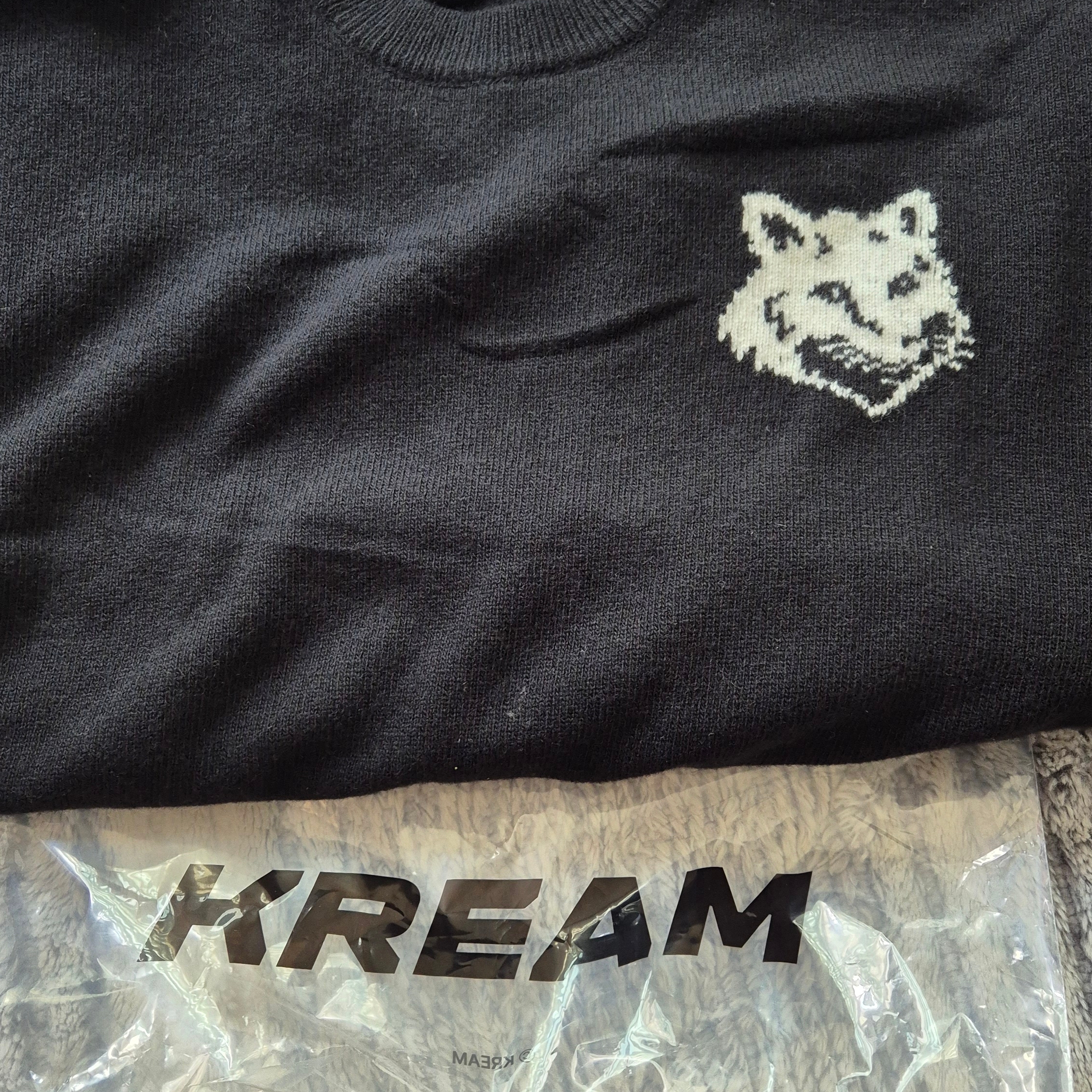 Maison Kitsune Fox Head Intarsia Comfort Jumper Black 착용 스타일