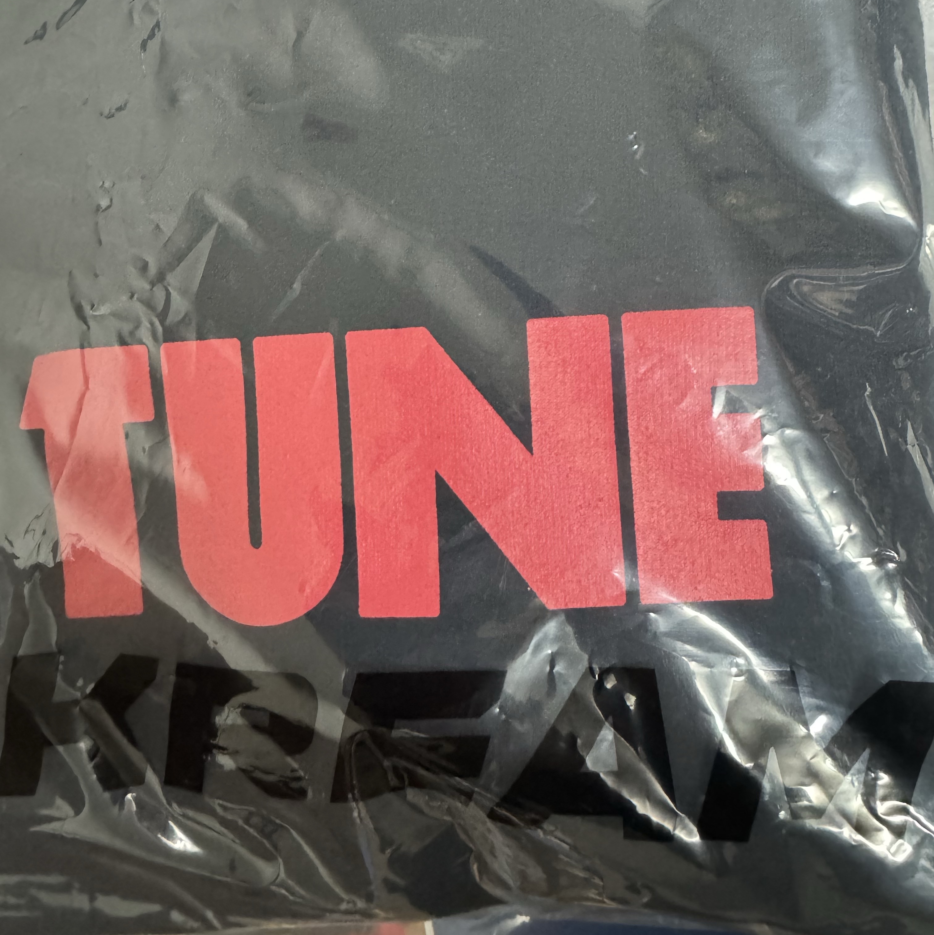 Tune x Jordan Hoodie Black Varsity Red 착용 스타일