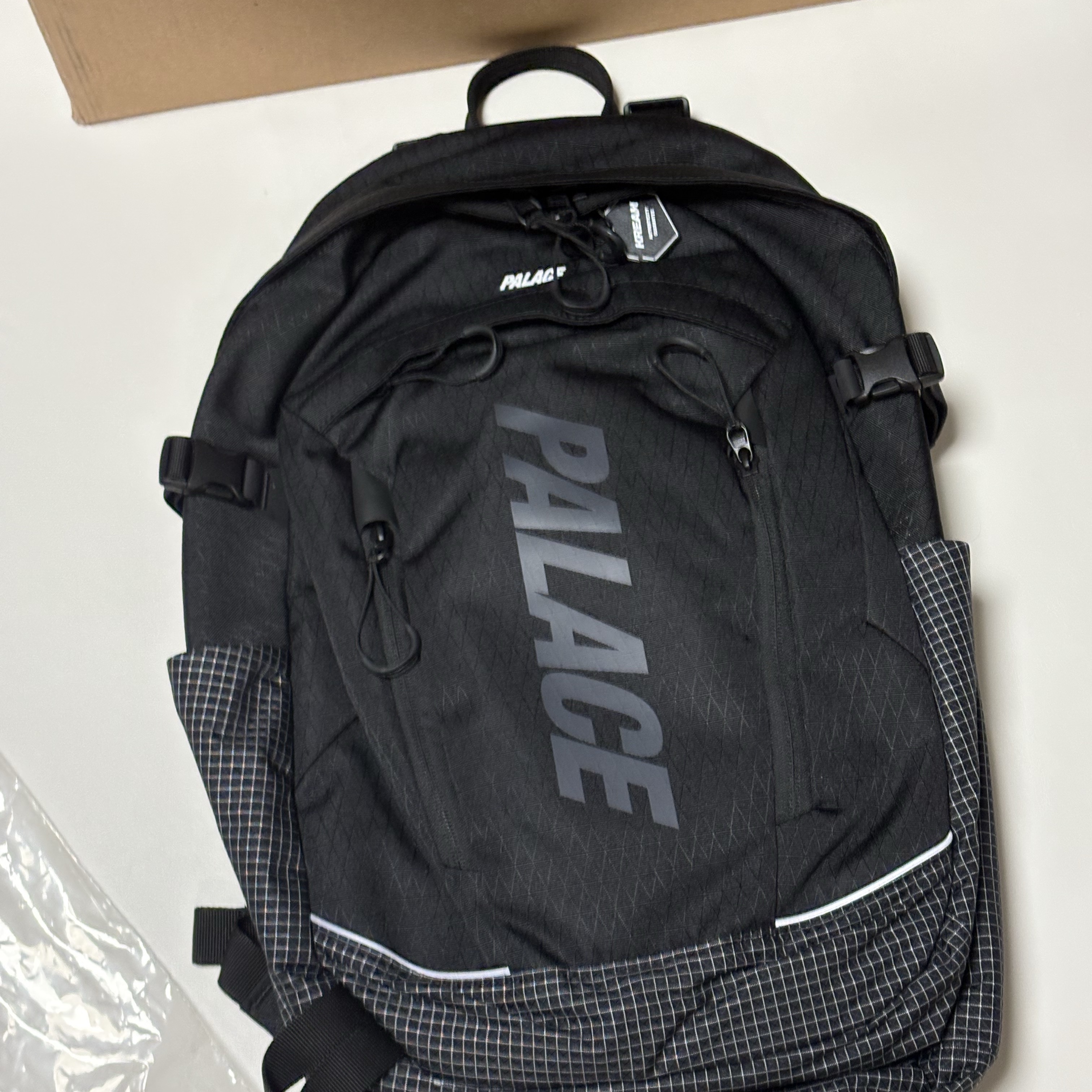 Palace Cordura Reflex RS Backpack Black - 25SS 착용 스타일