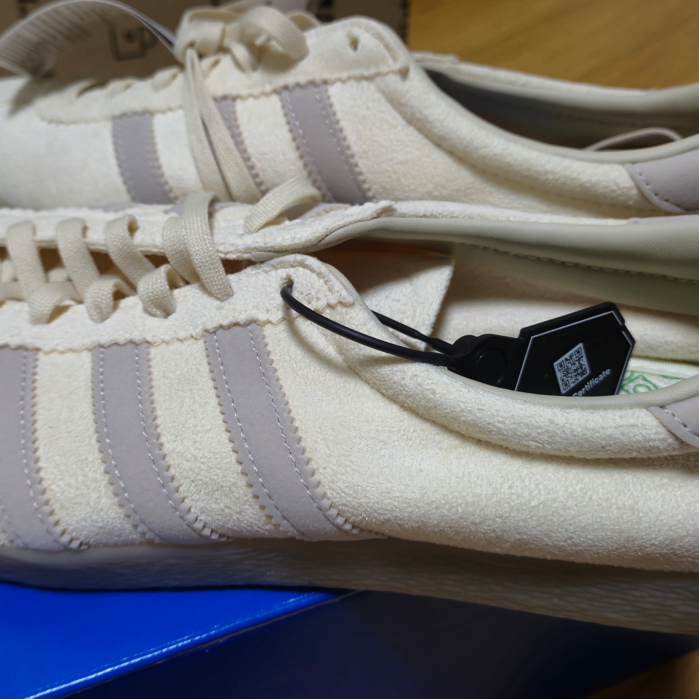 Adidas Tobacco Gruen Cream White Bliss 착용 스타일 - 2