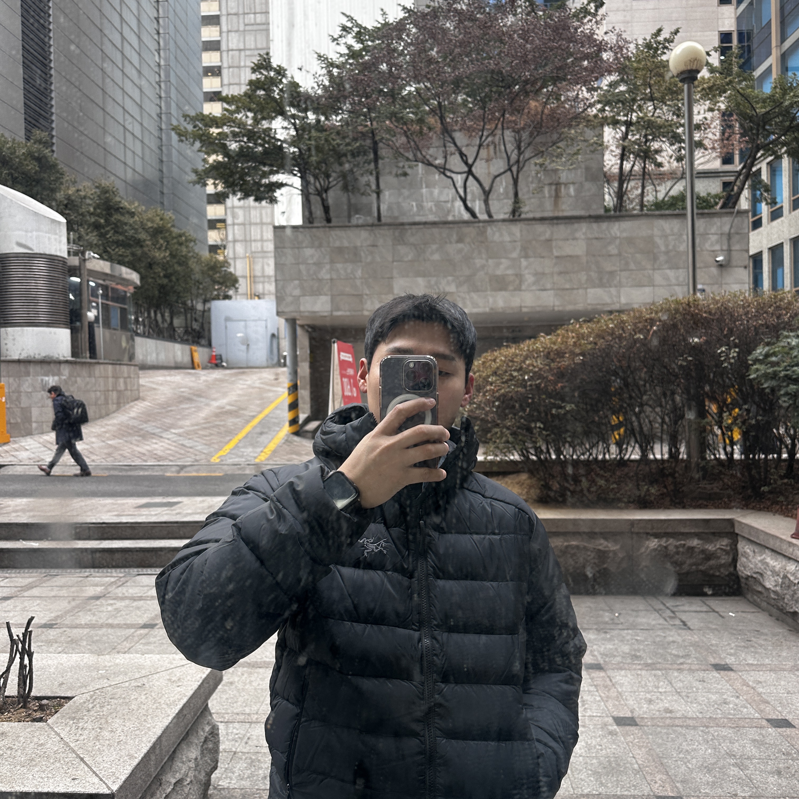 Arc'teryx Thorium Hoody Black 착용 스타일