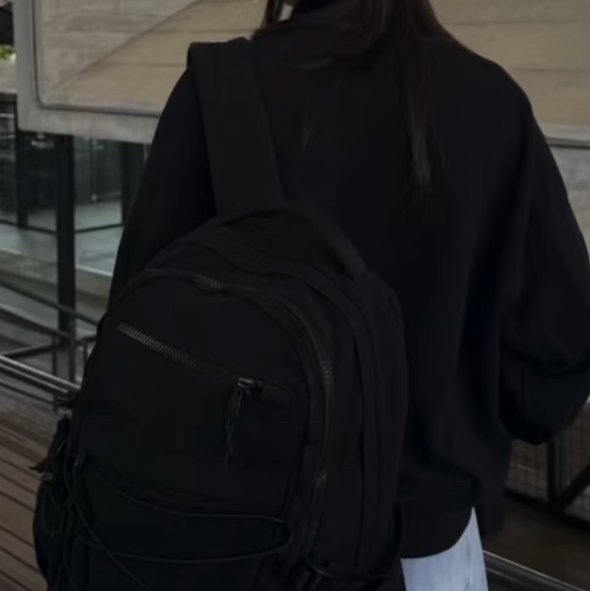 Supreme Backpack Black - 25SS 착용 스타일