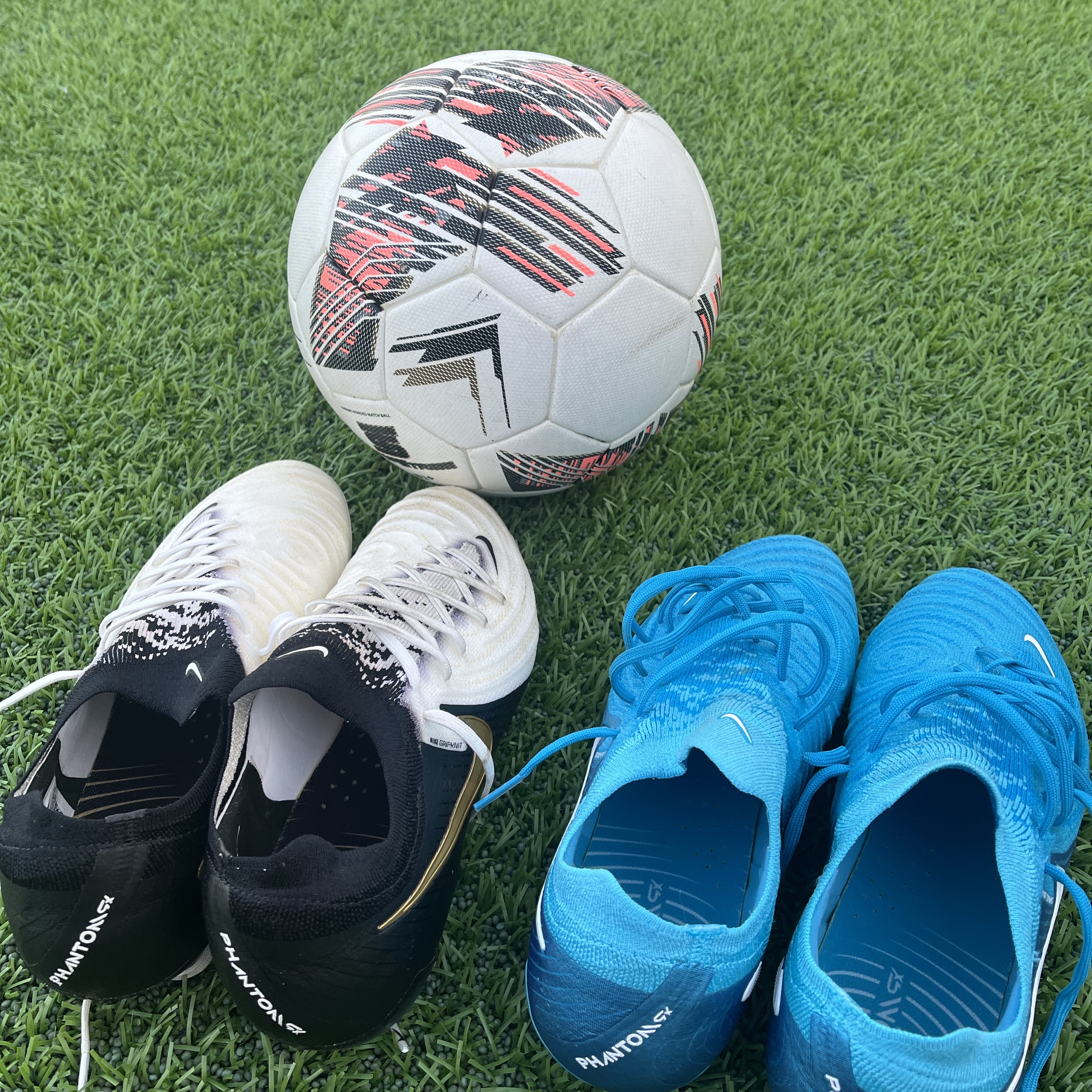 Nike Phantom GX 2 Elite FG White Metallic Gold Coin Black 착용 스타일