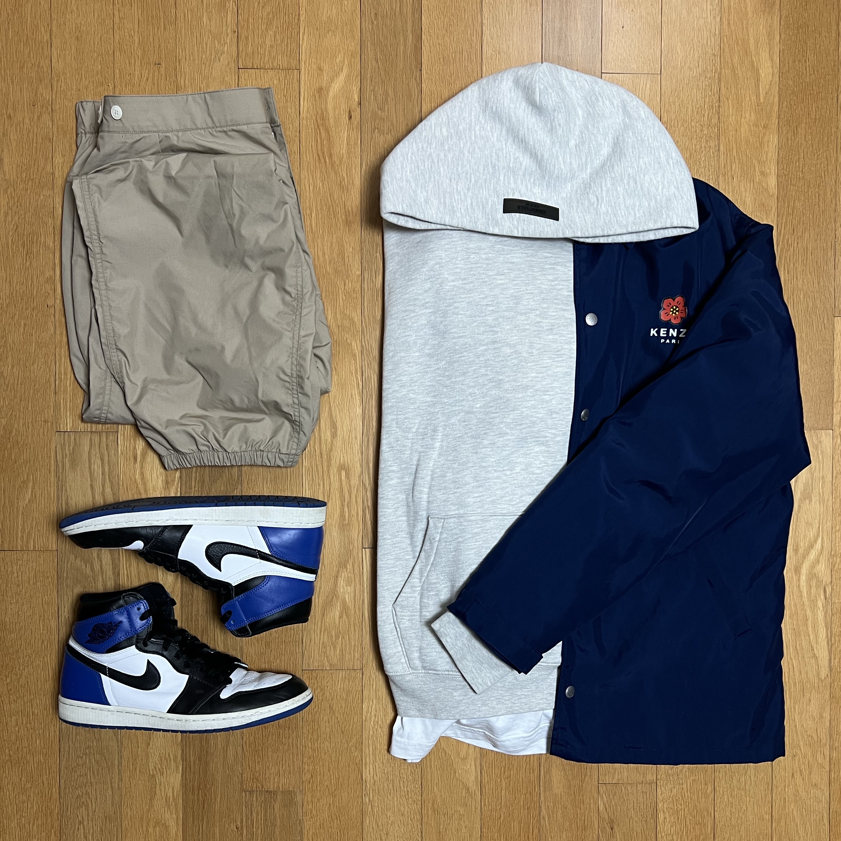 Kenzo Boke Flower Coach Jacket Midnight Blue, Essentials The Core Collection Hoodie Light Oatmeal 착용 스타일