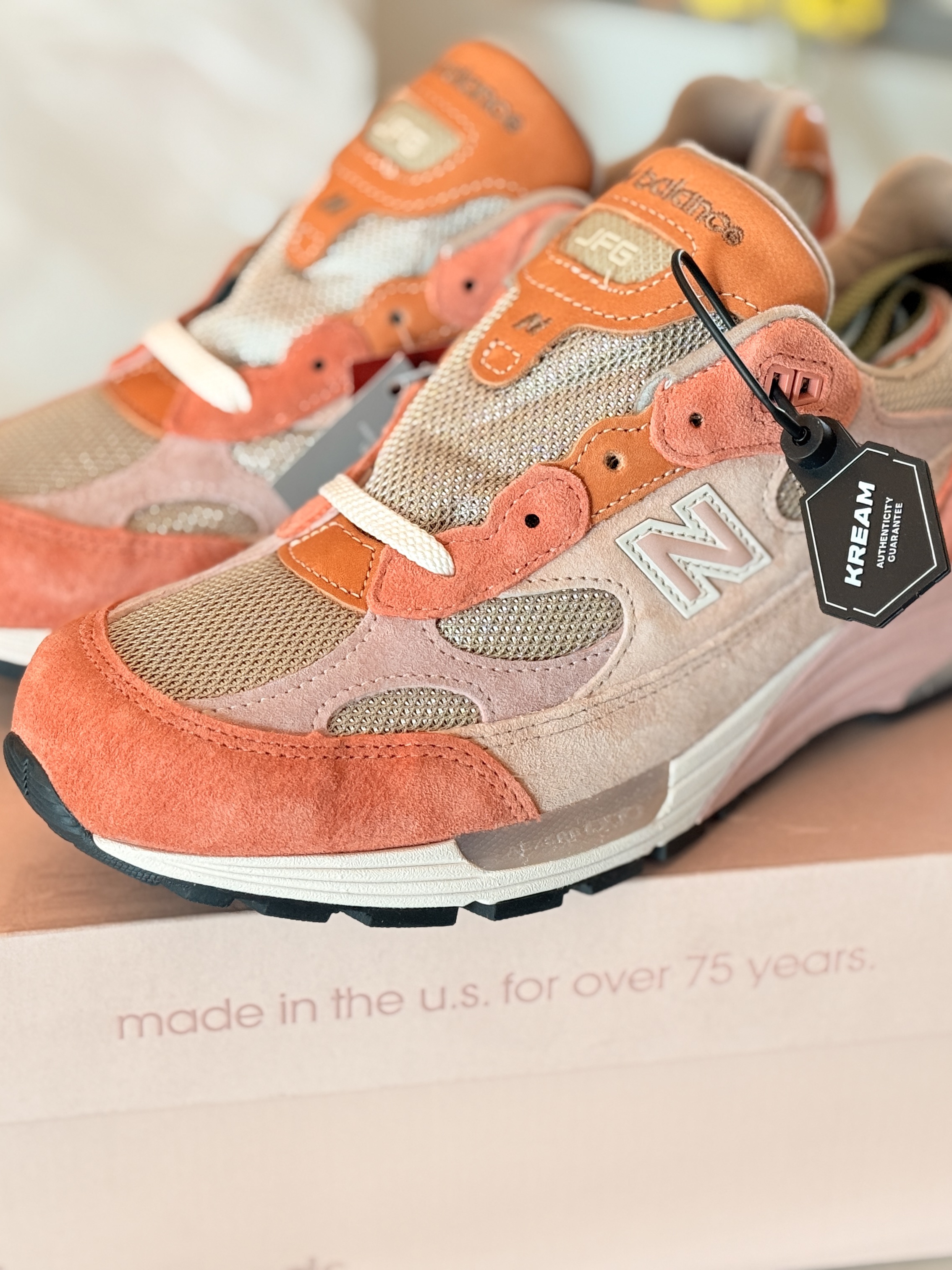 New Balance x Joe Freshgoods 992 Made in USA Aged Well, Adidas Yeezy Slide Onyx 착용 스타일 - 9