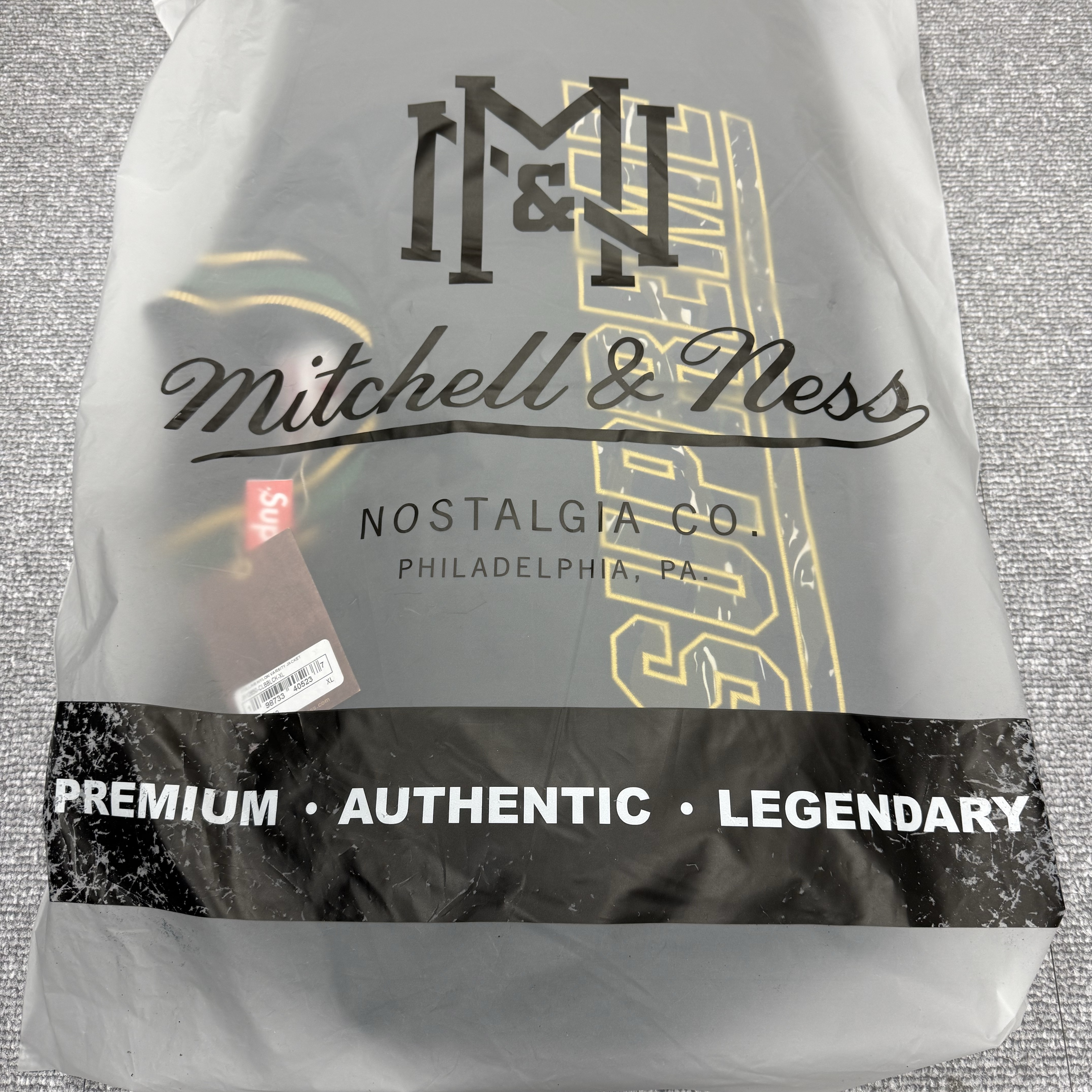 Supreme Mitchell & Ness Camo Logo Varsity Jacket Black - 25SS, Supreme Satin Applique S/S Top White - 25SS 착용 스타일 - 1
