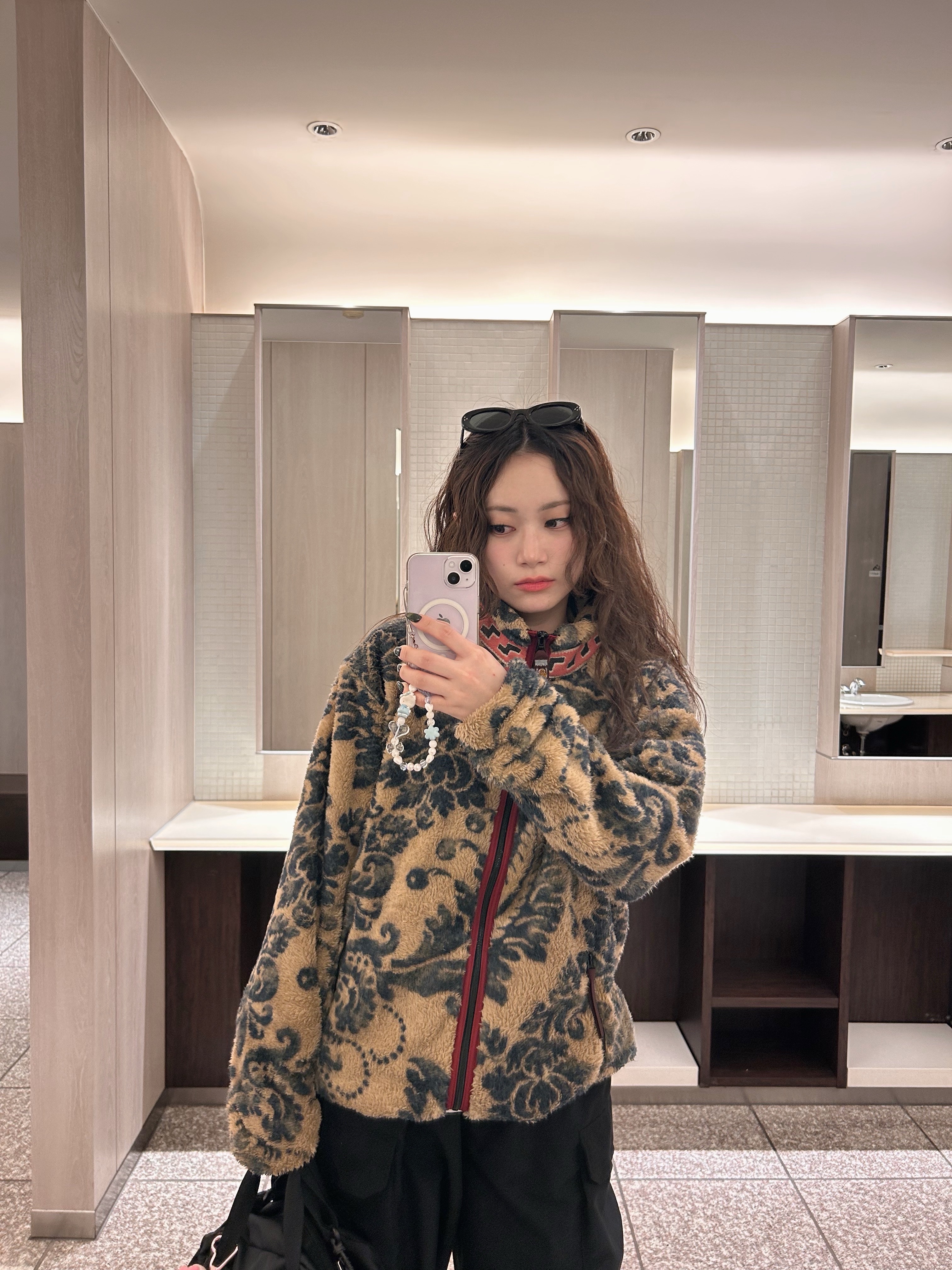 Kapital Damask Pattern Maria Fleece Zip Blouson Beige 착용 스타일