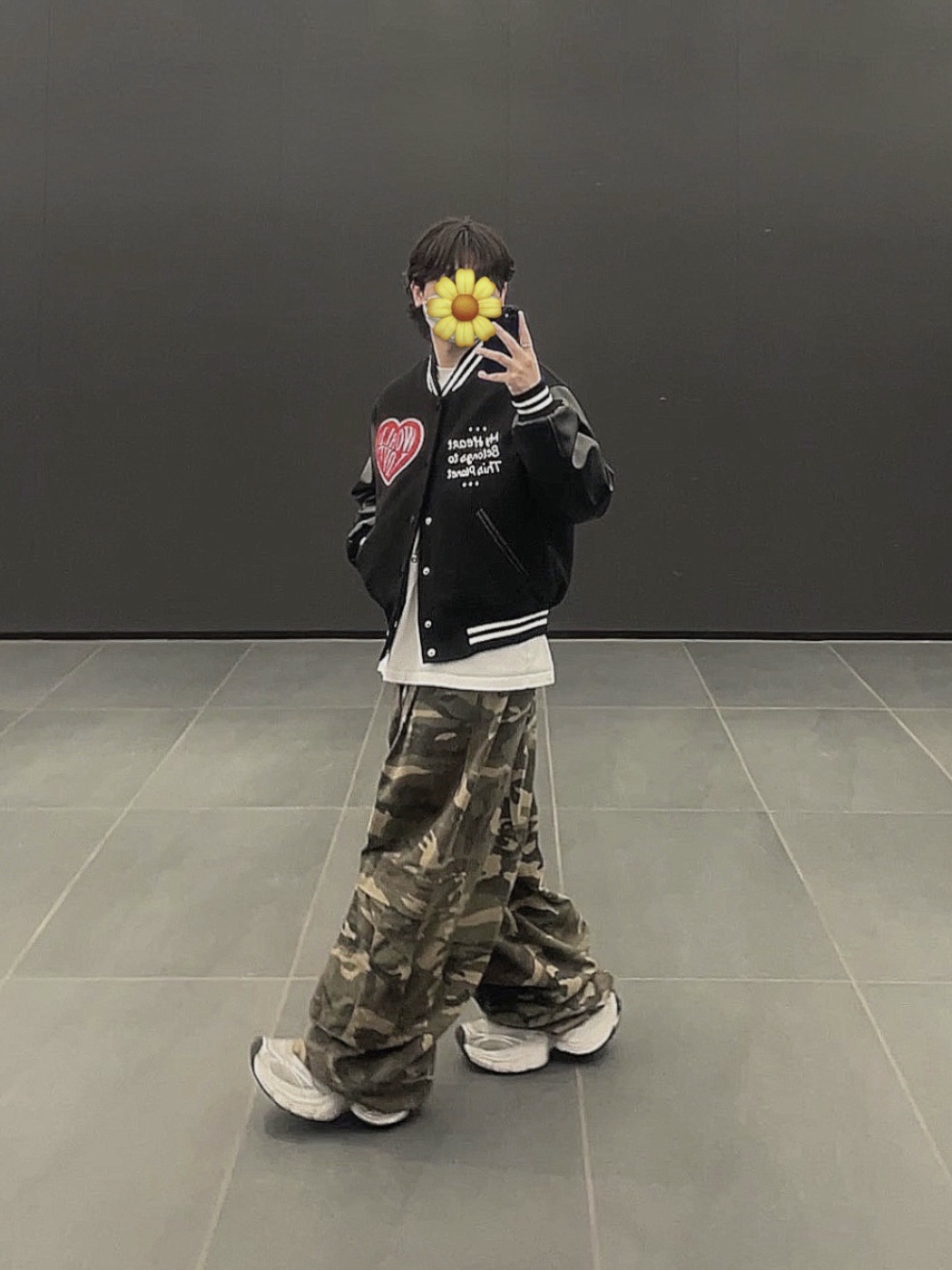 Undermycar Mu.54 Anti Fxxking Logo Play Big Cargo Camo Pants Camo Mocha, Balenciaga 10XL Sneakers White Grey Silver Black 착용 스타일