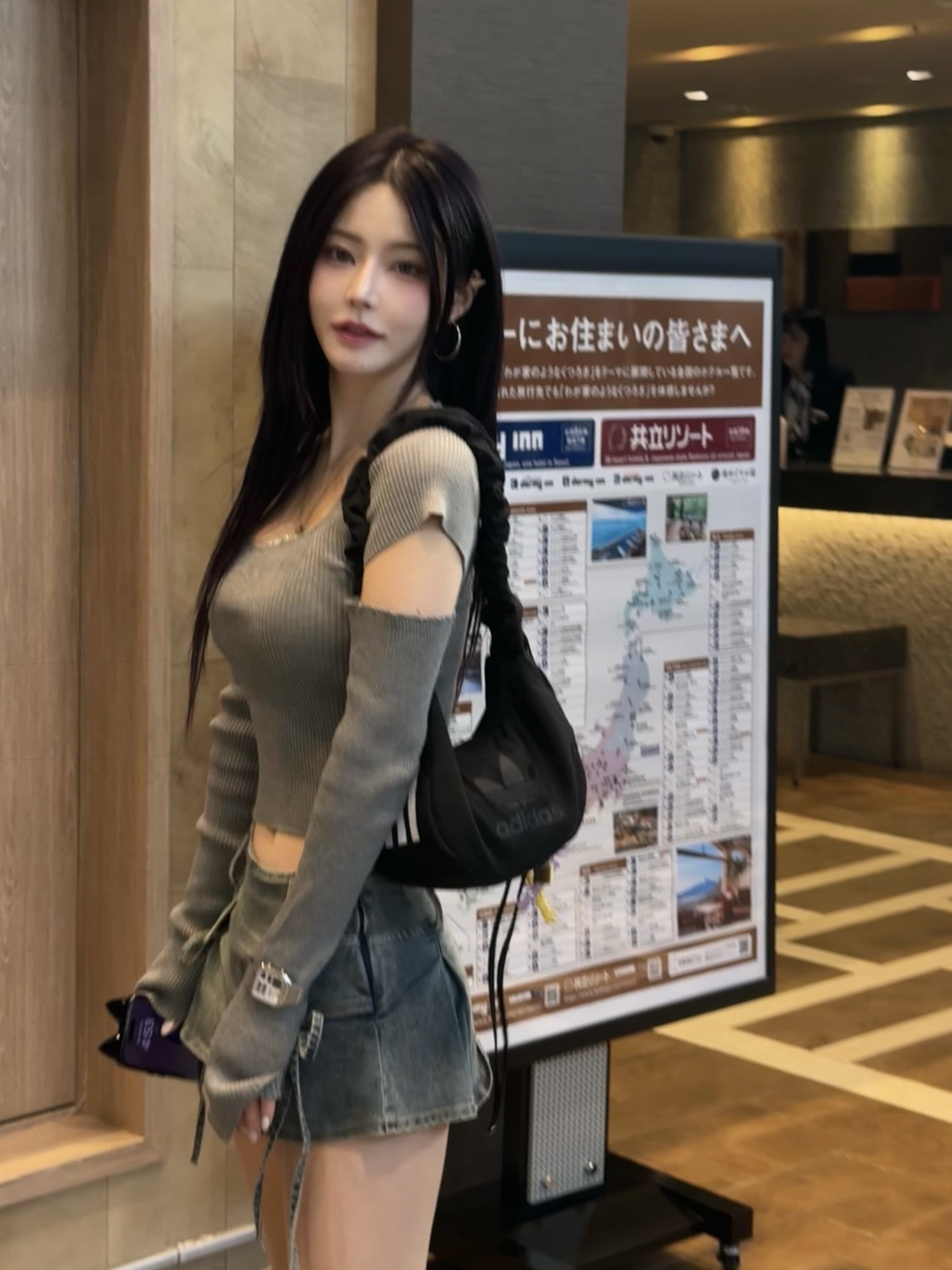 Citizen x Star Wars Record Label Thermo Sensor 33.4mm Stainless Silver Edition of 300, (W) Dr. Martens Audrick 20 Eye Leather Knee High Platform Boots Black 착용 스타일 - 2