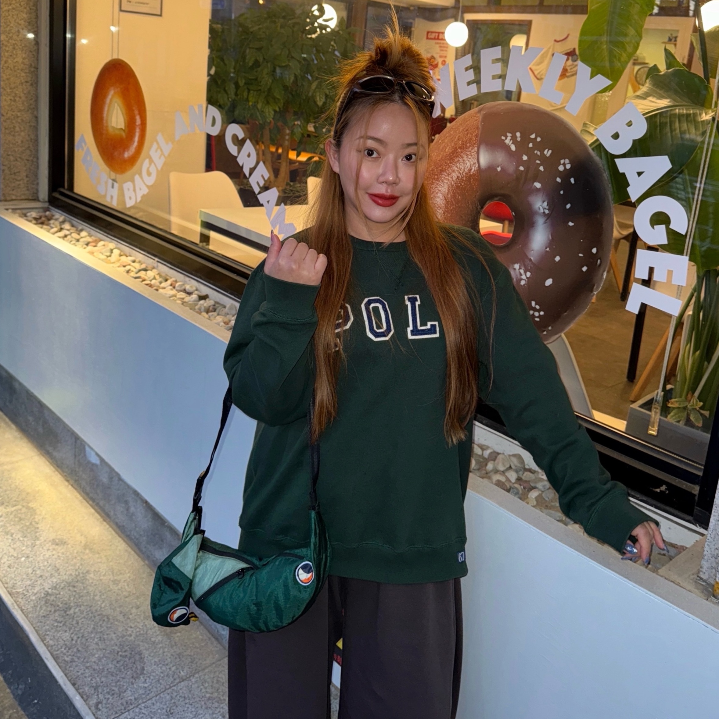 Ticket To The Moon Sling Bag Dark Green Jade Green 착용 스타일