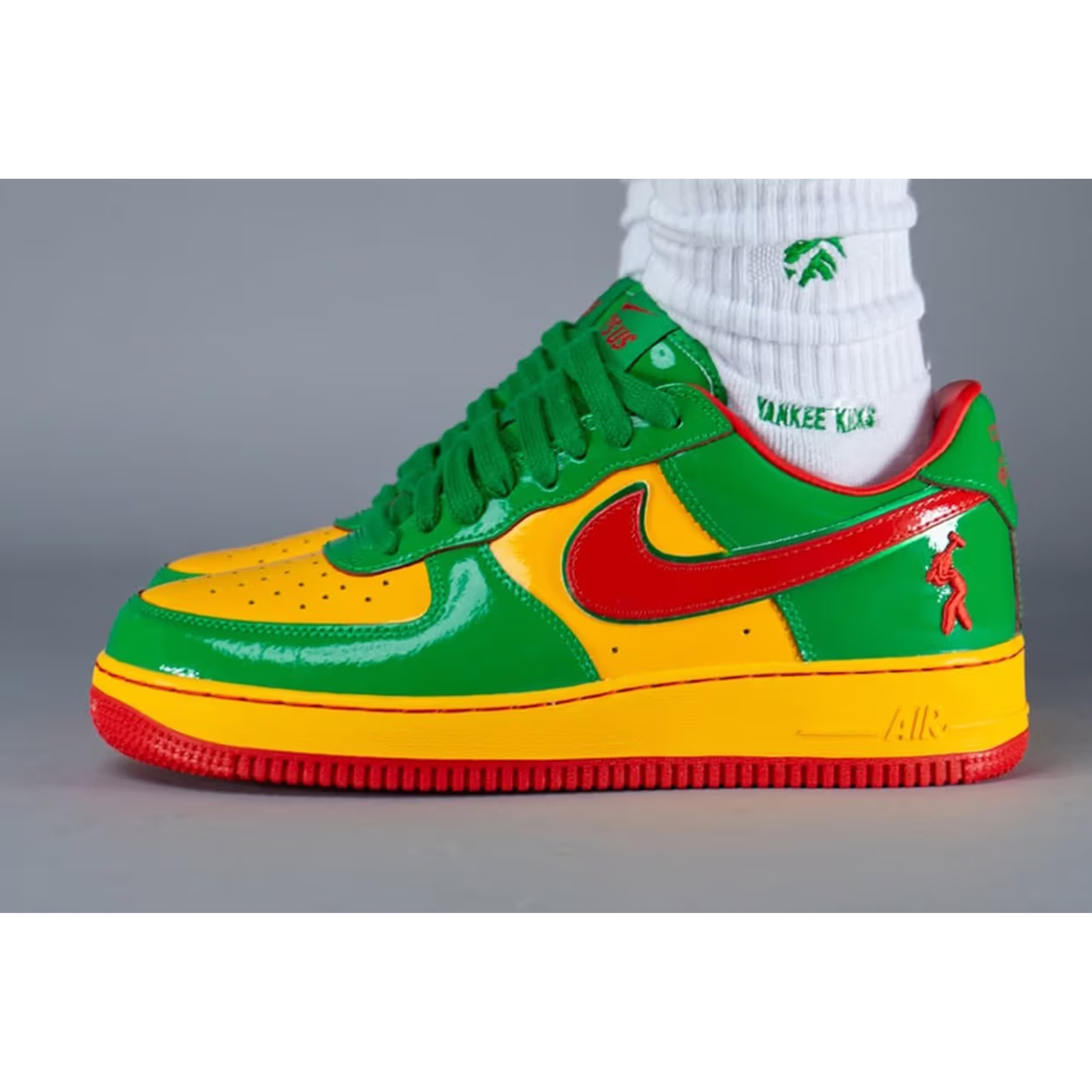 Nike x Lil Yachty Us Force 1 Low White and Midnight Navy, Nike Air Force 1 '07 LX Oil Green 착용 스타일 - 2