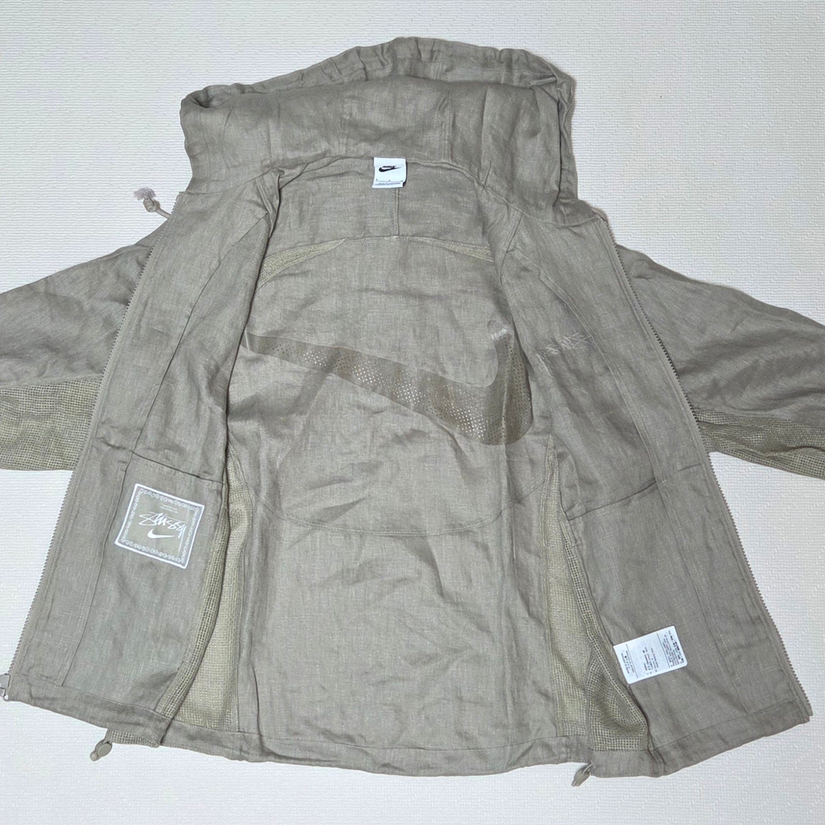 Nike x Stussy Linen Shell Jacket Chino (FZ5751-263) 착용 스타일 - 2