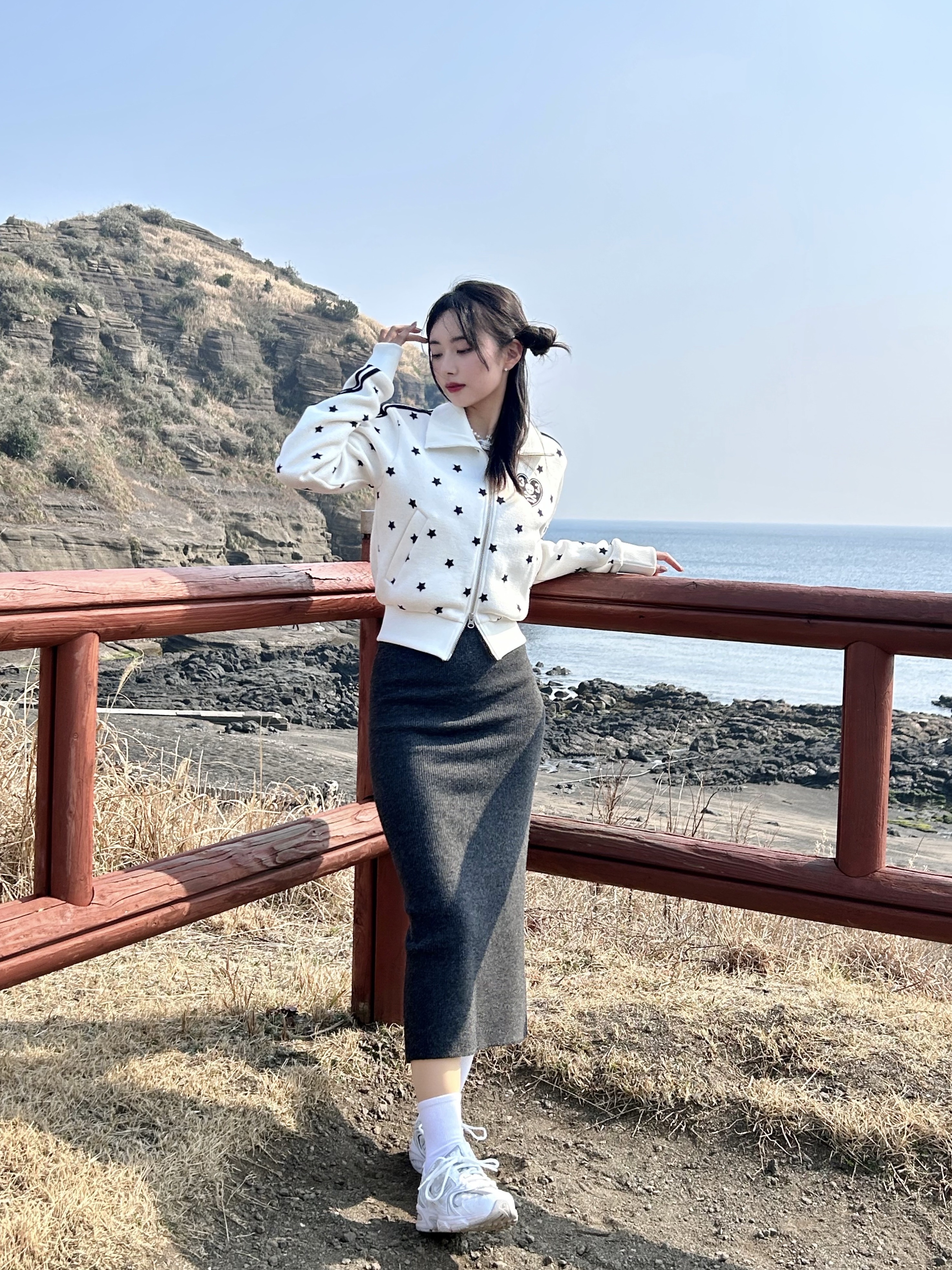 뉴발란스 530 화이트실버 메탈릭, 비비안 웨스트우드 원 로우 펄 바스 릴리프 초커 실버 착용 스타일 - 5
