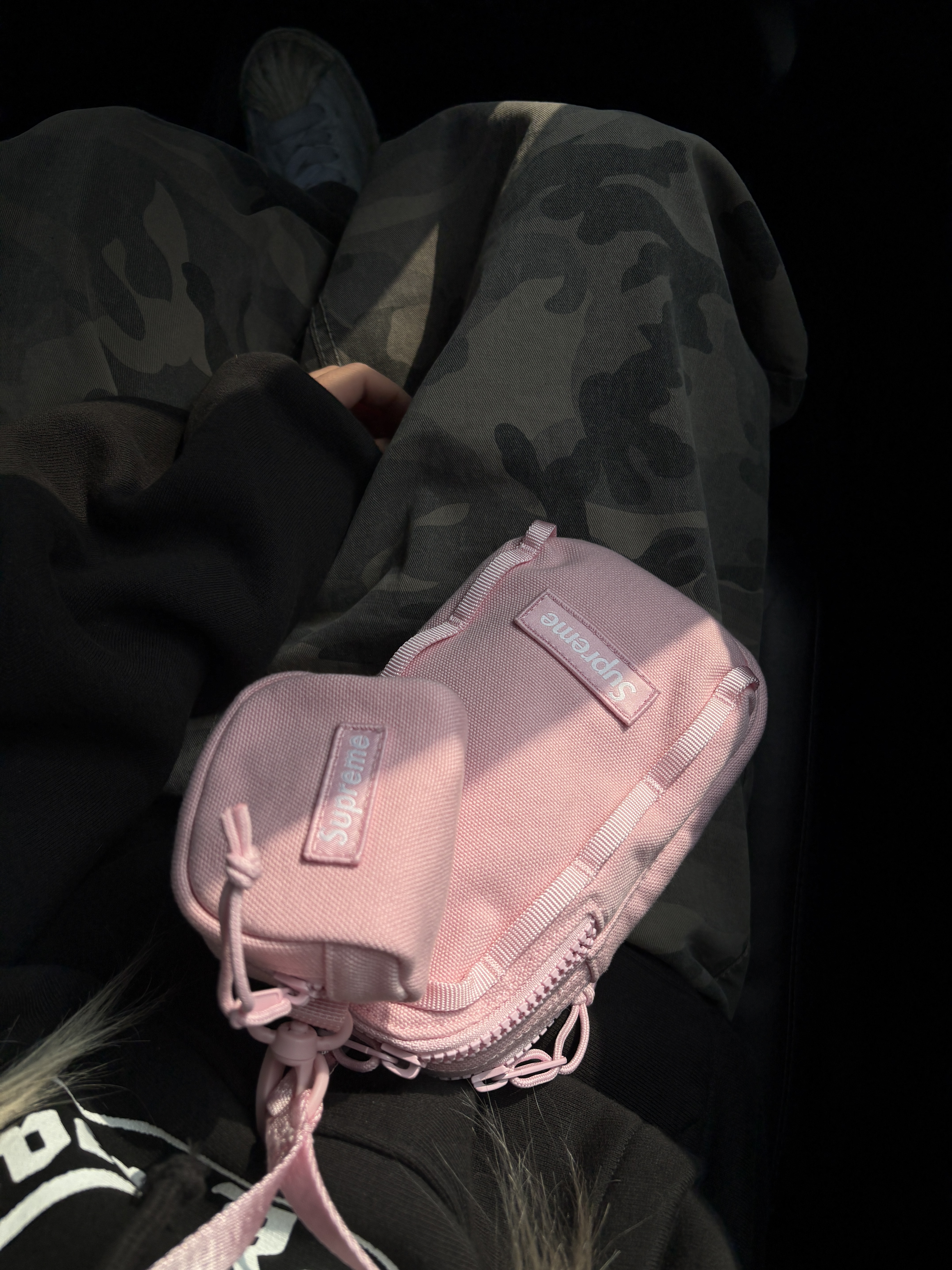 Supreme Camera Bag + Mini Pouch Light Pink - 25SS 착용 스타일