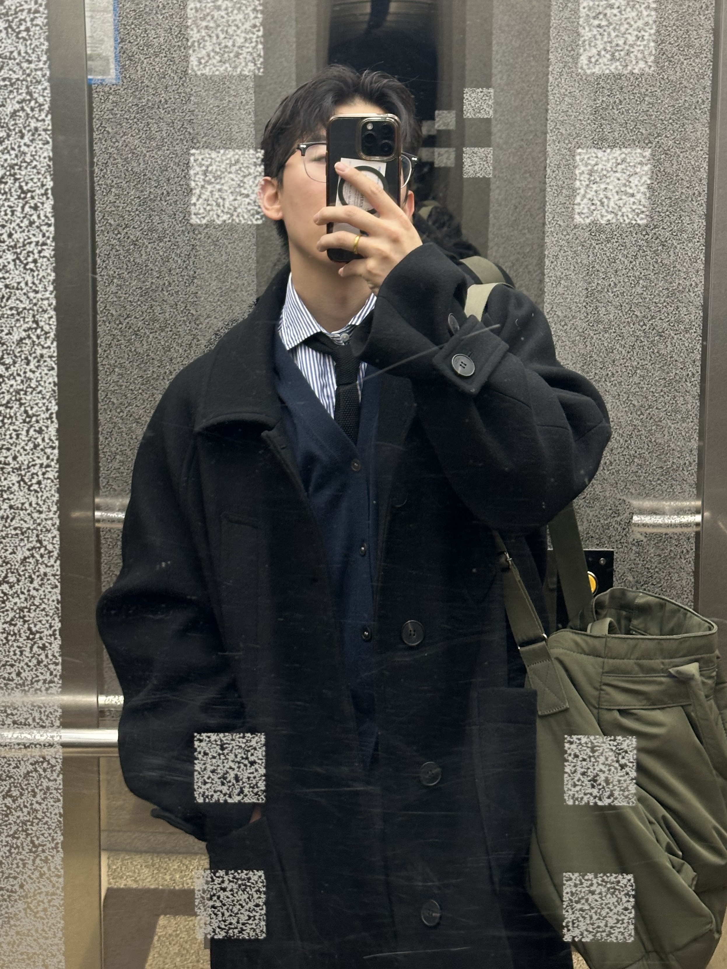 Undermycar Legion.02 Balmacaan Oversized Wool Coat Black 착용 스타일