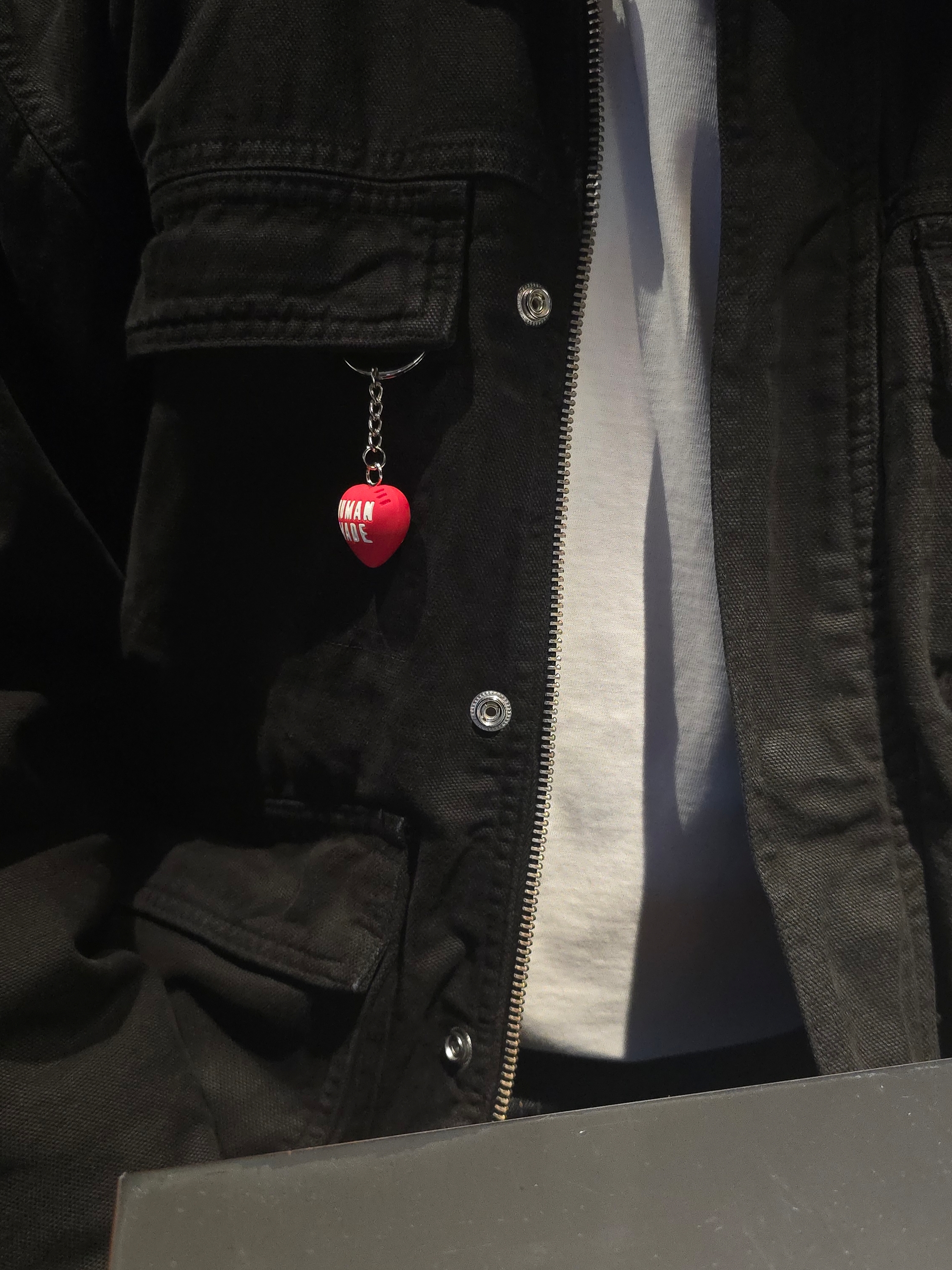 Human Made Heart Rubber Key Chain Red, Human Made Heart Rubber Key Chain Blue 착용 스타일 - 4