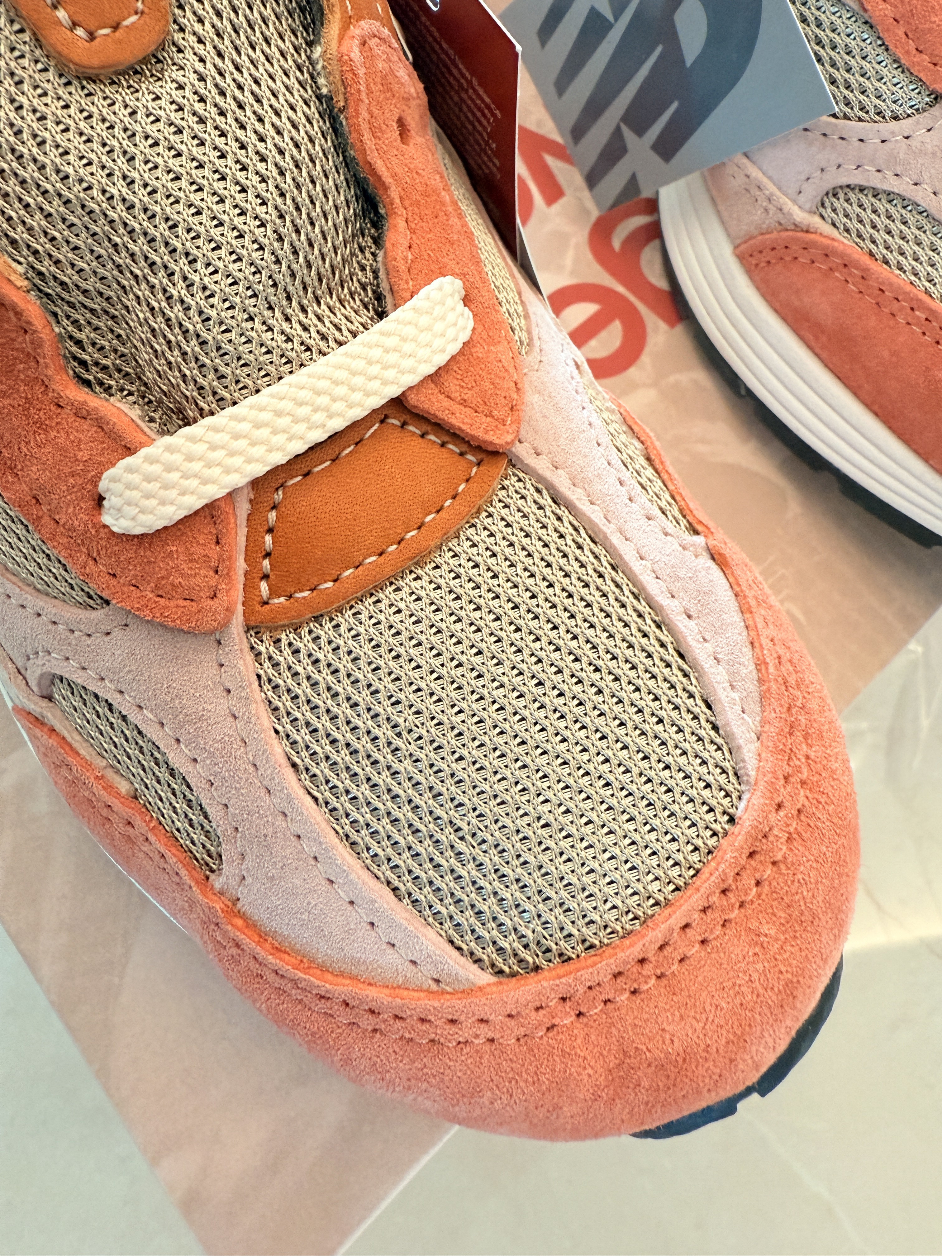 New Balance x Joe Freshgoods 992 Made in USA Aged Well, Adidas Yeezy Slide Onyx 착용 스타일 - 8