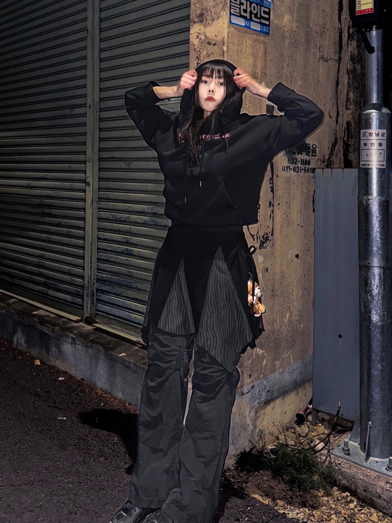 (W) Nike Shox R4 Black 착용 스타일 - 2