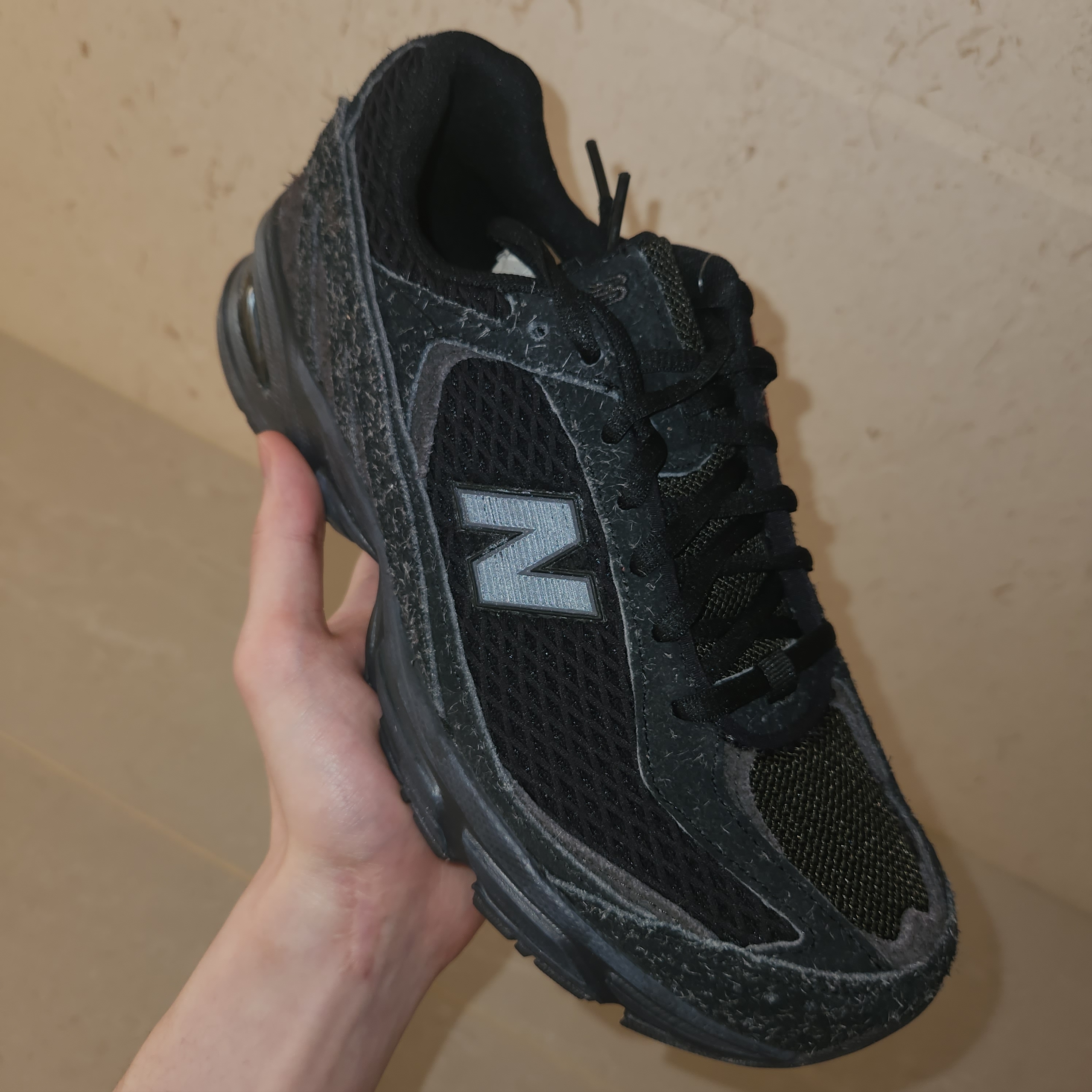 New Balance 509 Black Castle Grey 착용 스타일