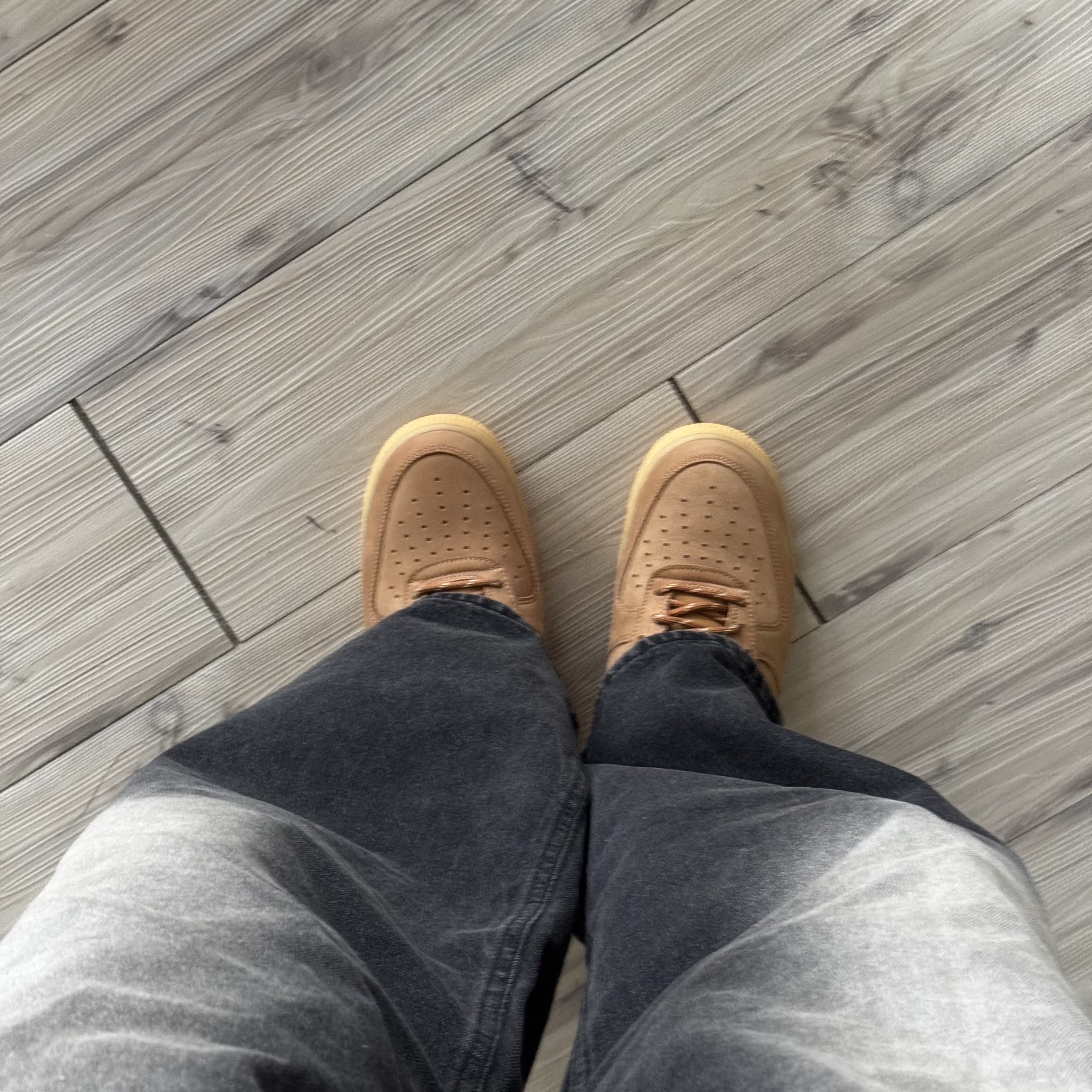 Nike Air Force 1 '07 WB Flax 착용 스타일