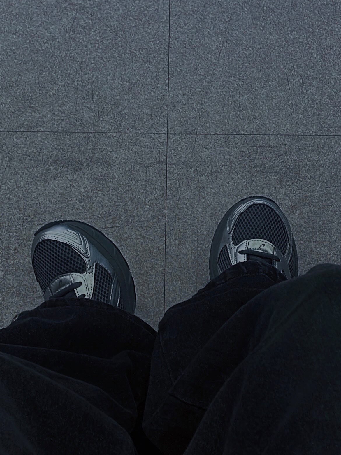 Asics Gel-1130 Steel Grey Pure Silver 착용 스타일