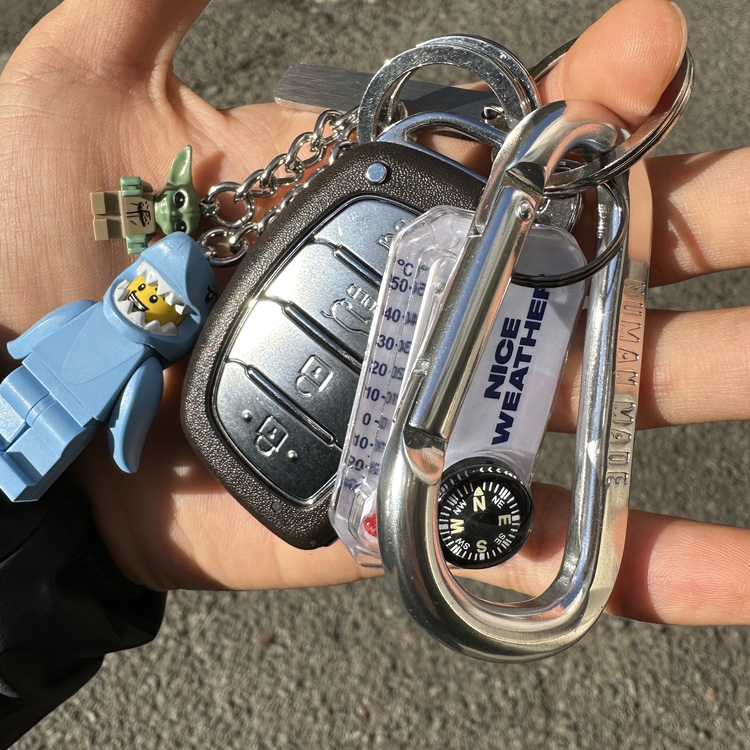 Human Made Carabiner 70mm Silver, Nice Weather Thermometer Keyring White 착용 스타일