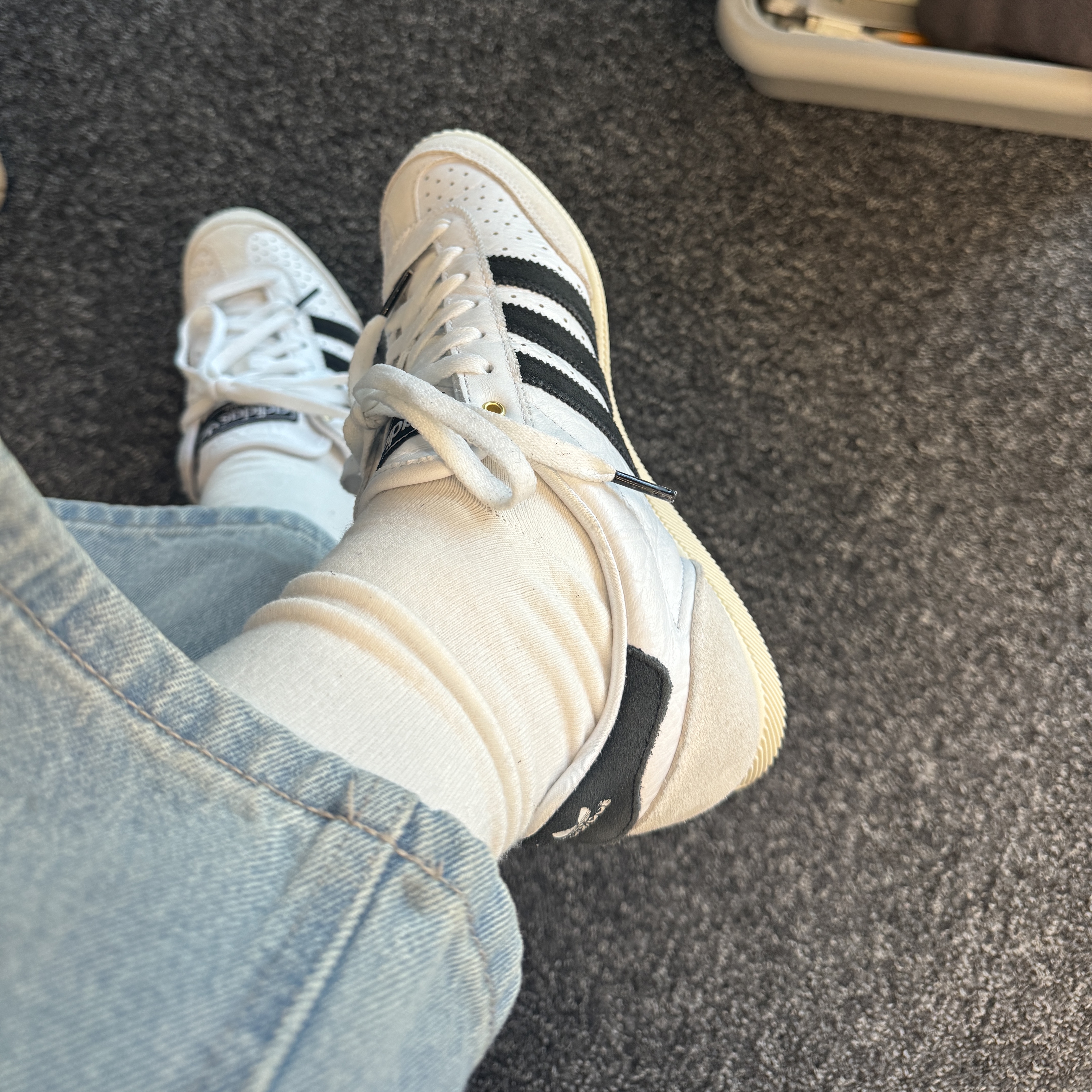 (W) Adidas Japan Cloud White Core Black 착용 스타일
